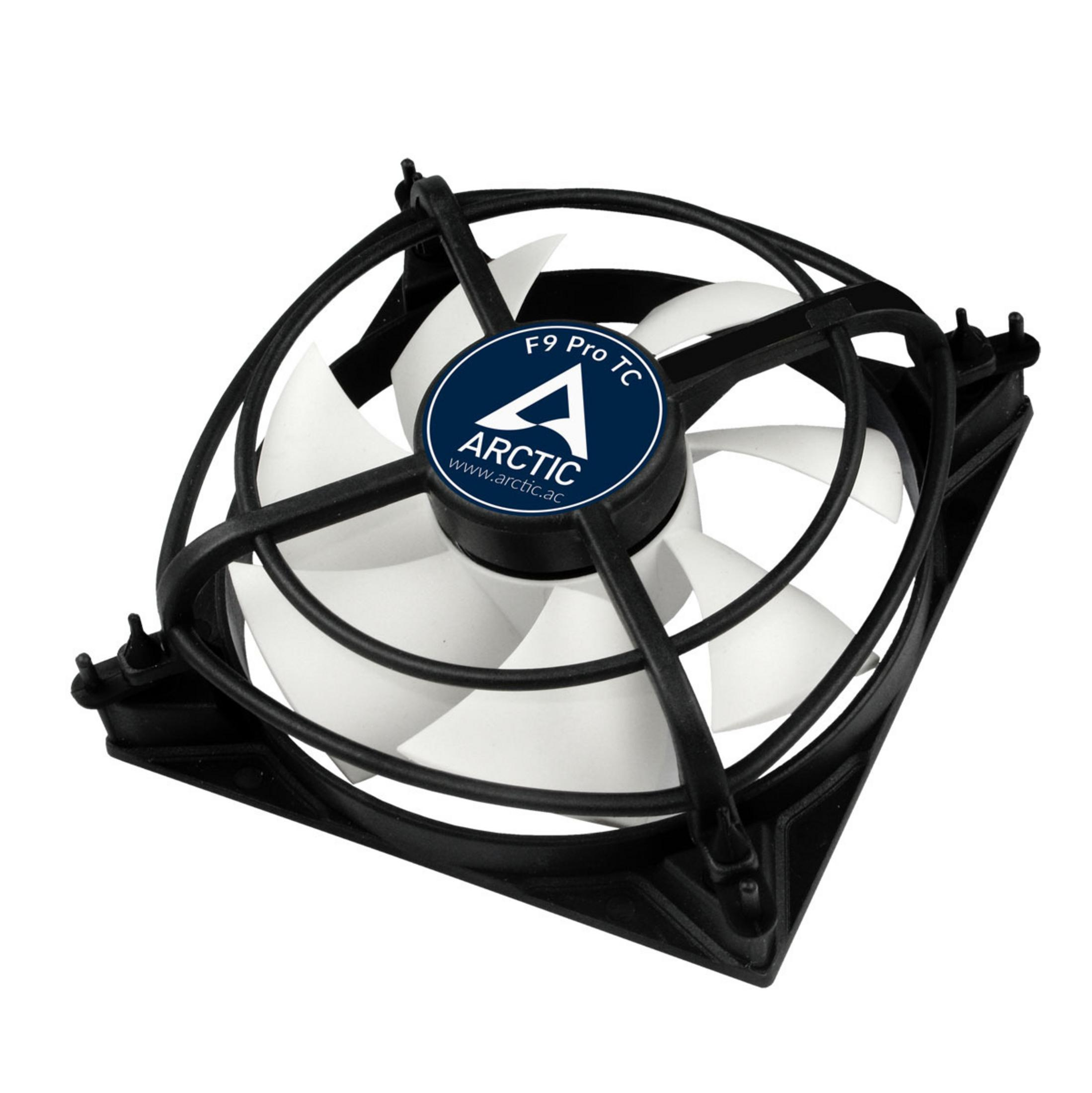 Schwarzer Lüfter mit weißen Rotorblättern und ARCTIC-Logo auf blauem Kreis.
