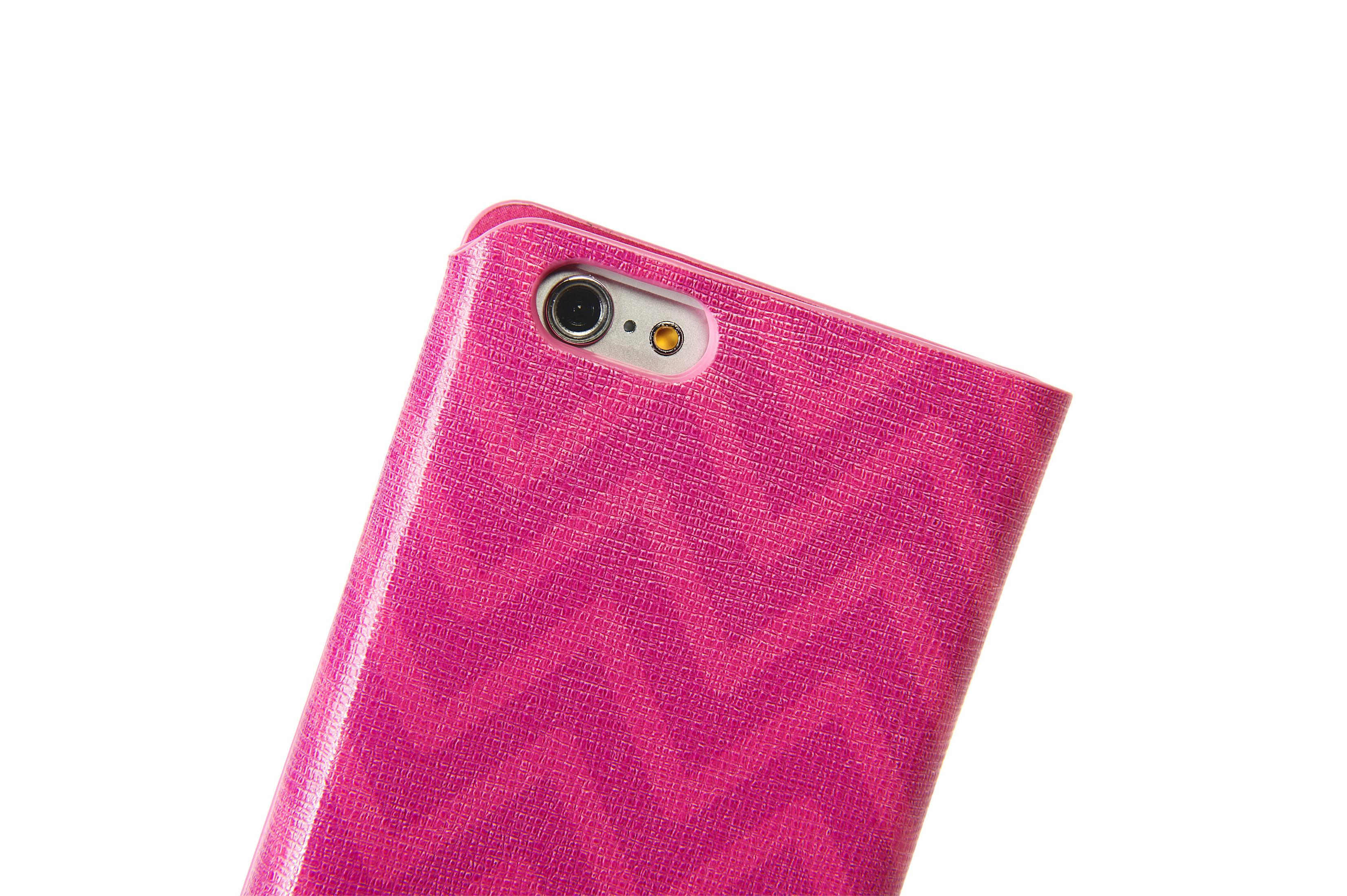 Una custodia rosa per telefono con texture coccodrillo e obiettivo.