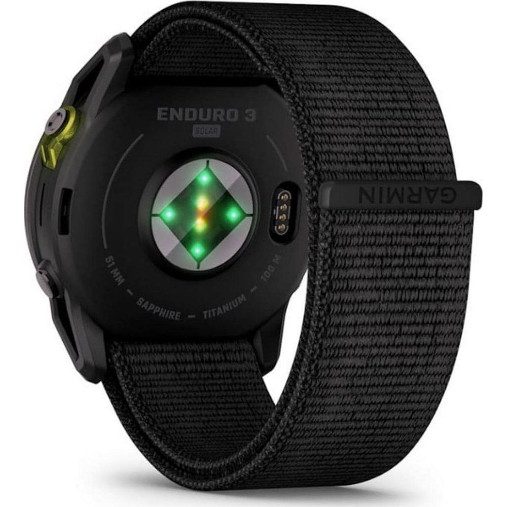 Retro orologio Garmin Enduro 3 nero con sensore cardio e cinturino in tessuto nero.