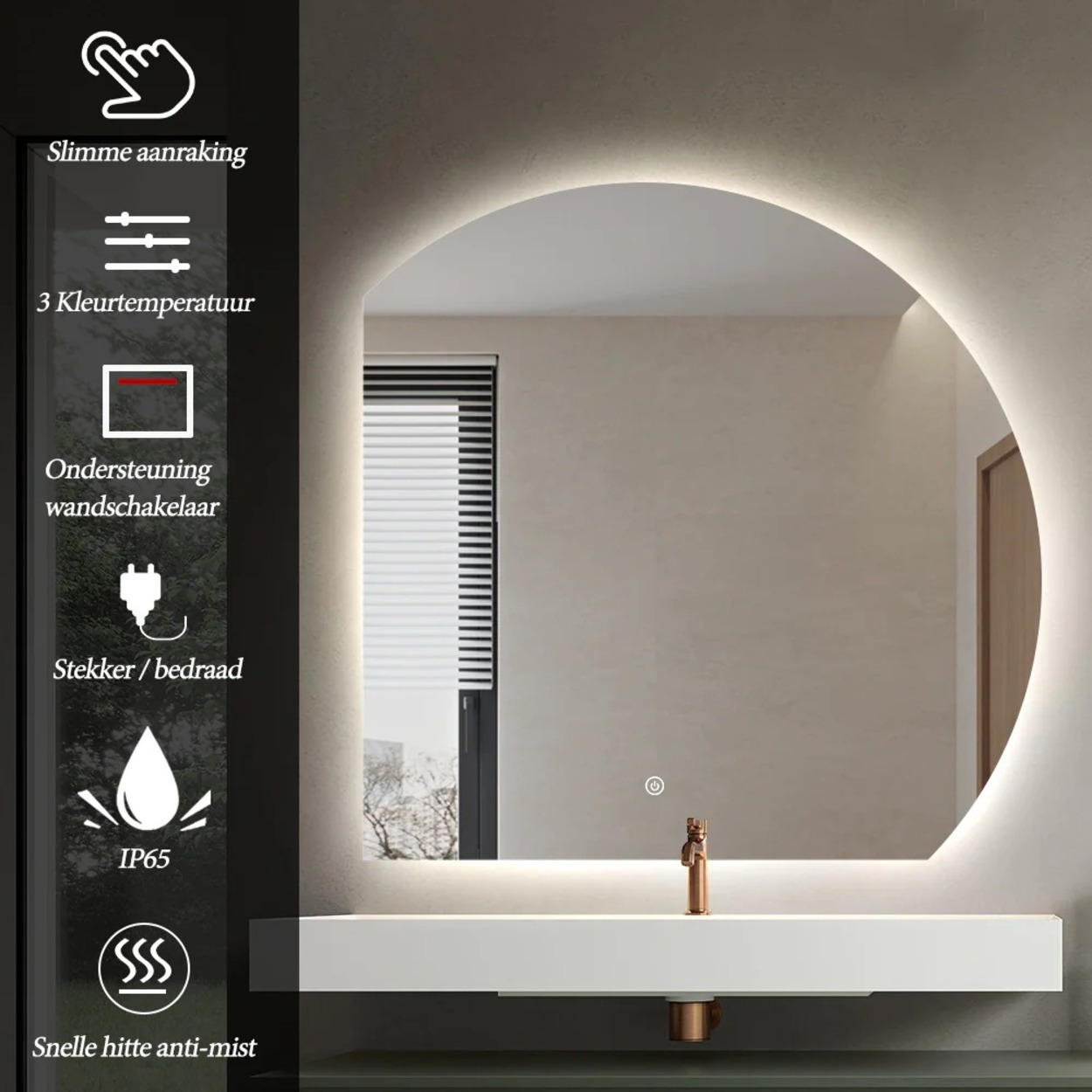 Een ronde spiegel met LED-verlichting boven een wit wastafelblad. Links iconen voor functies.