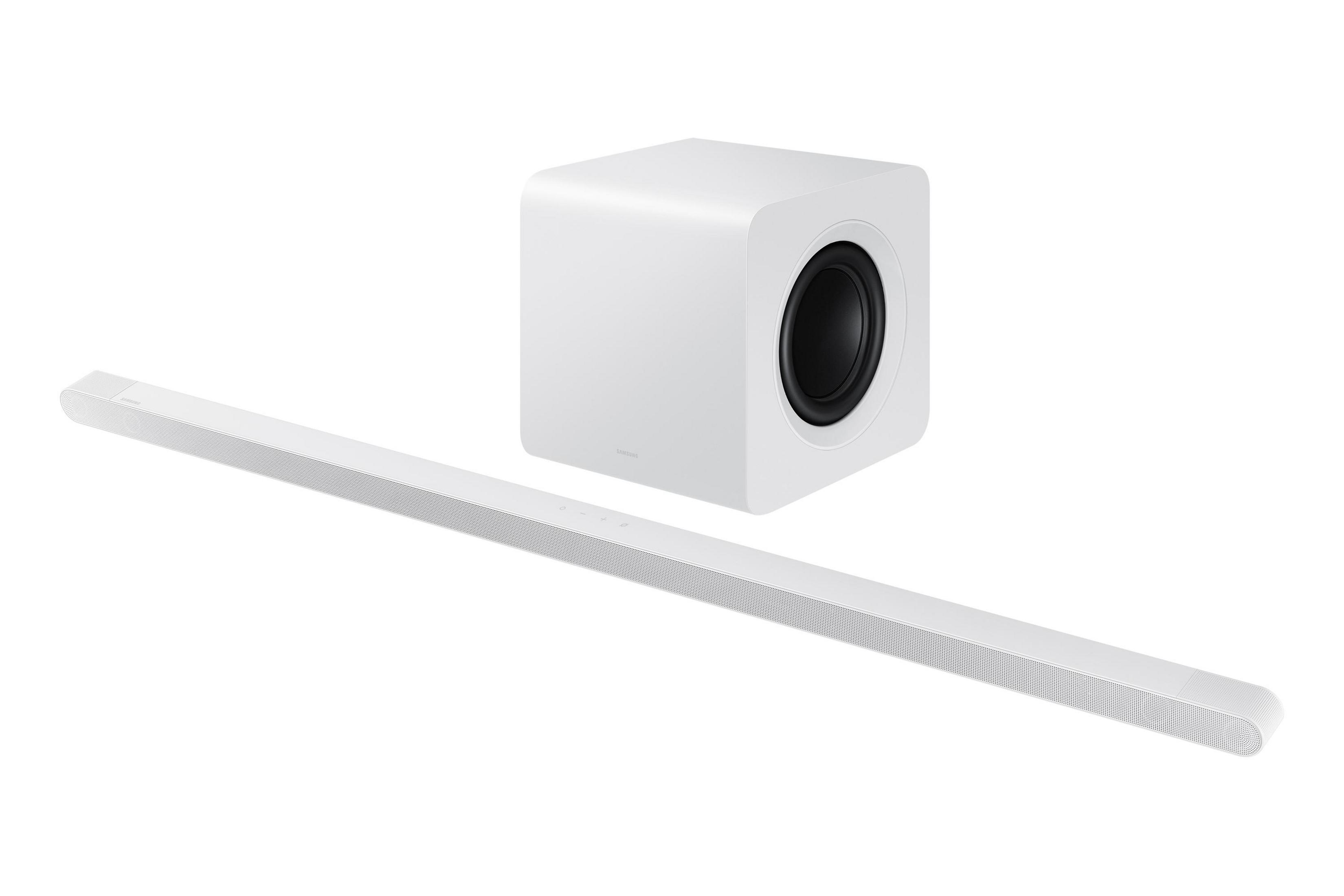Ein weißer Soundbar und Subwoofer stehen nebeneinander auf weißem Hintergrund.