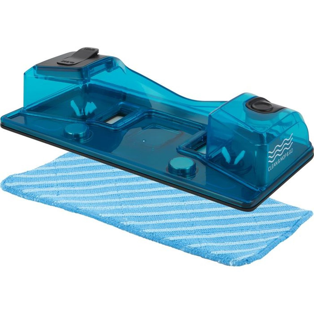 Un accessorio per mocio in plastica blu con serbatoio dell'acqua si trova su un panno per mocio blu a righe.