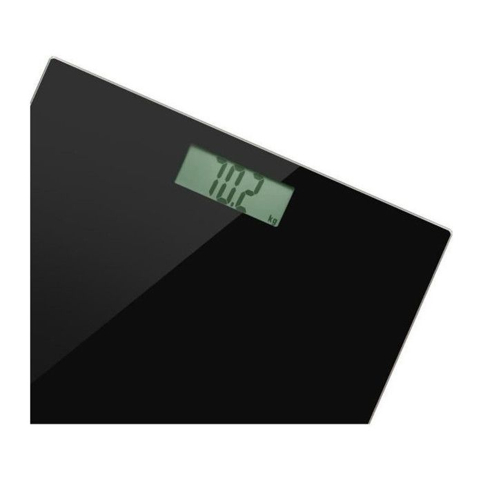 Schwarze digitale Waage zeigt 70,2 kg auf dem Display.