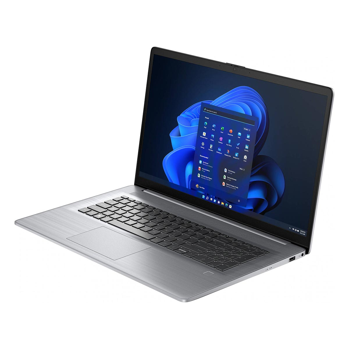 Otwarty srebrny laptop z menu Start systemu Windows 11 na ekranie.