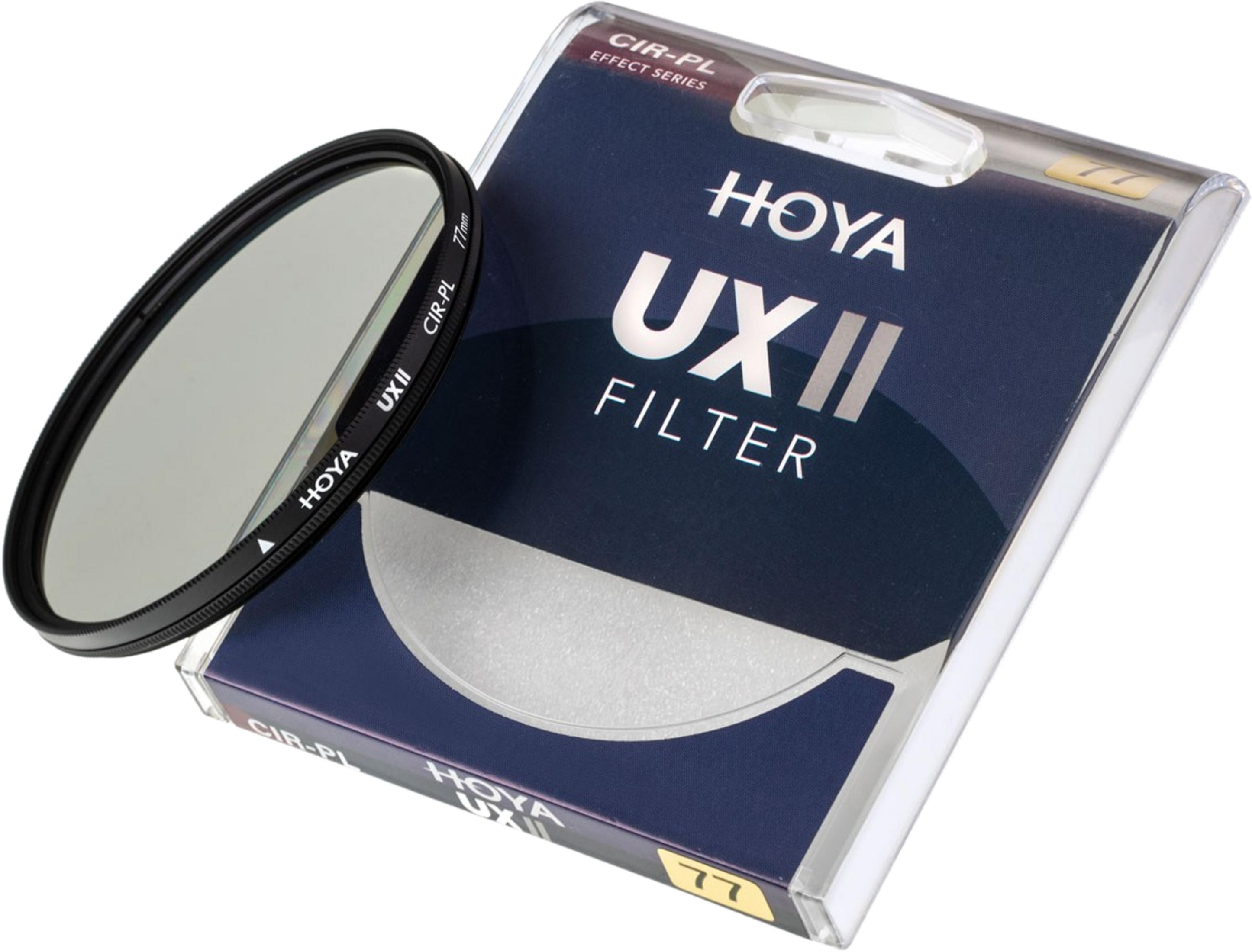 Ein Hoya UX II CIR-PL 77mm Filter liegt neben seiner Verpackung.