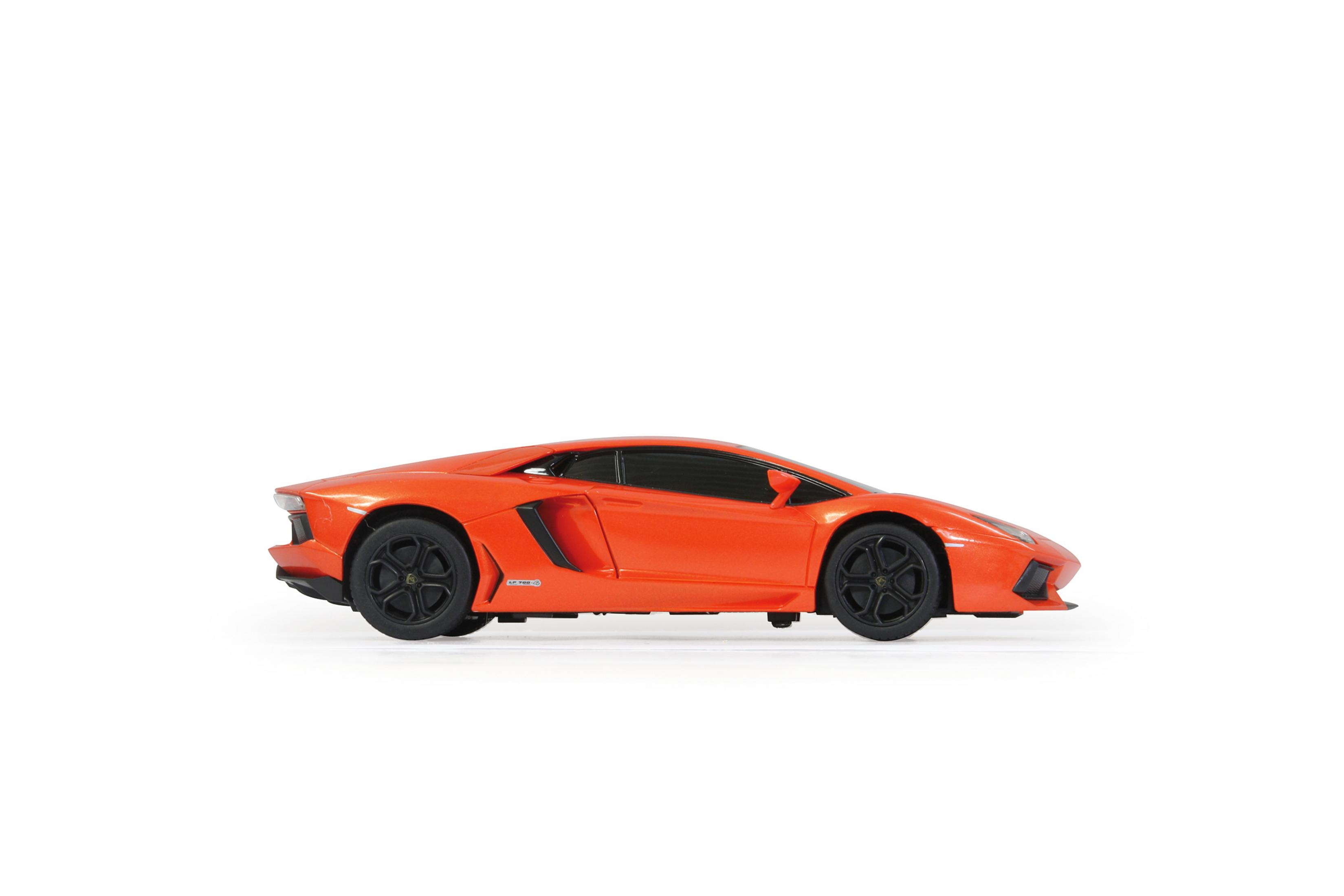 Ein leuchtend oranger Lamborghini Aventador Sportwagen mit schwarzen Felgen.