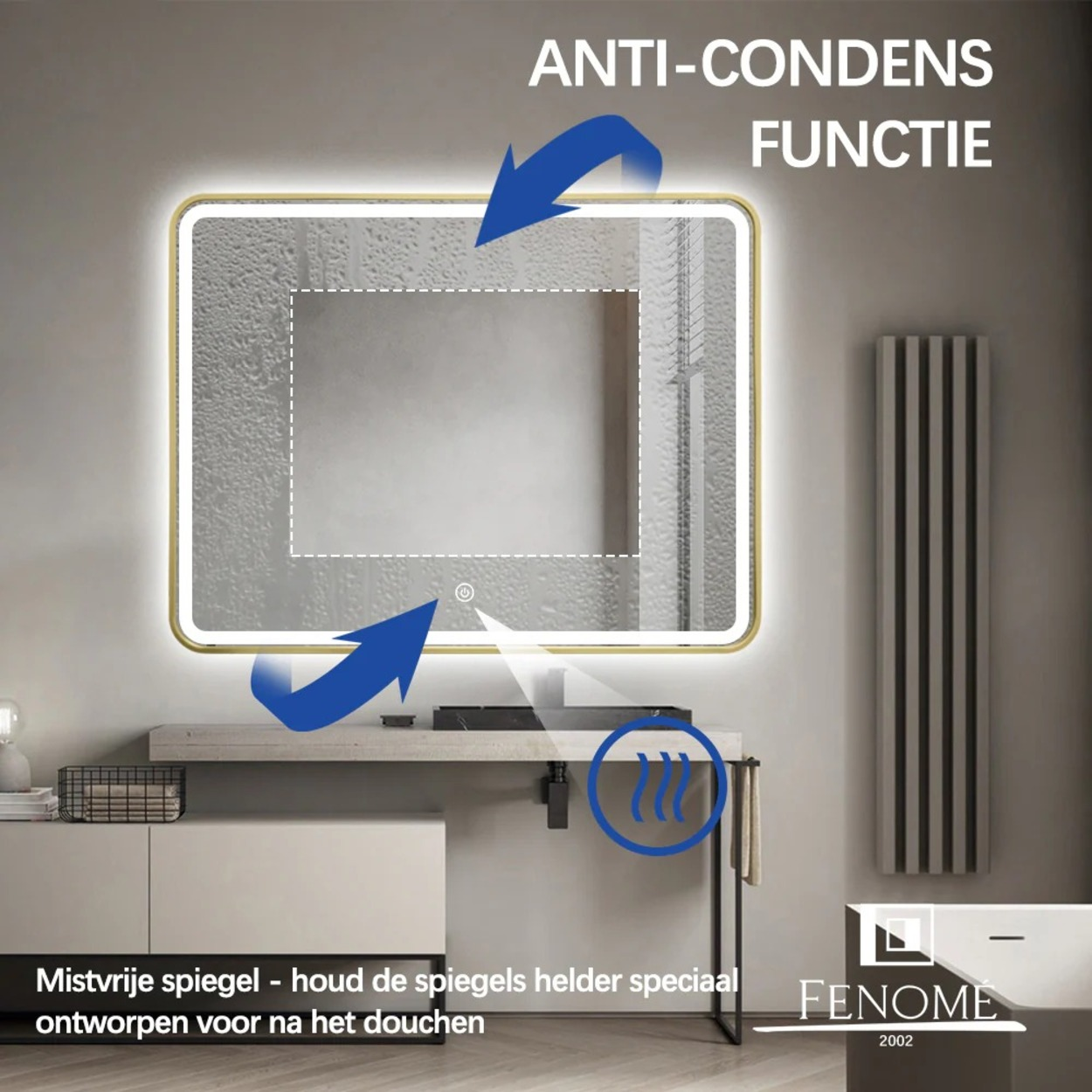 Anti-condens spiegel met verwarmingsfunctie in een badkamer. Gouden frame, LED-verlichting.