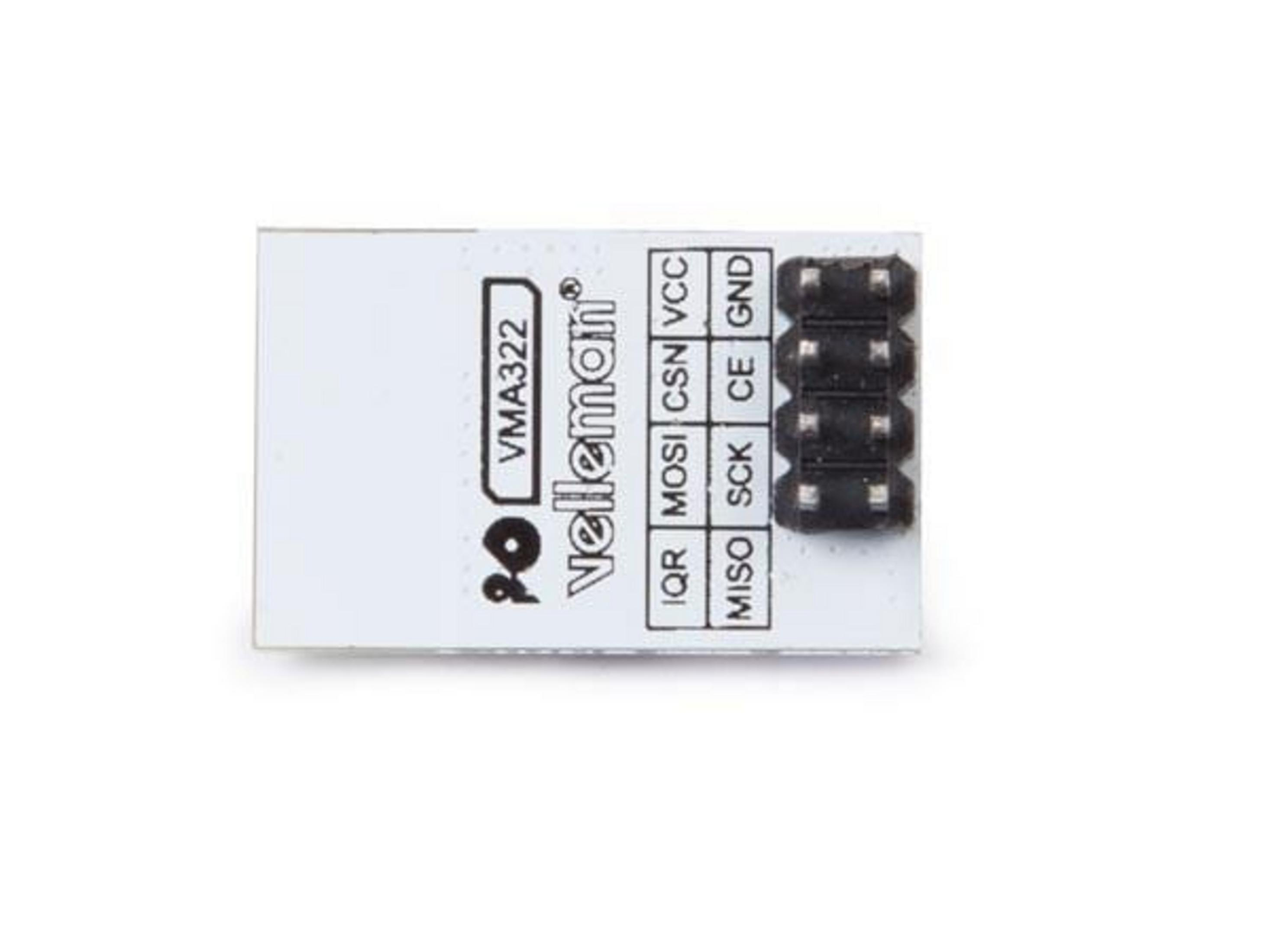 Ein weißes PCB mit der Aufschrift VMA322 und Velleman, sowie Anschlussbeschriftungen.