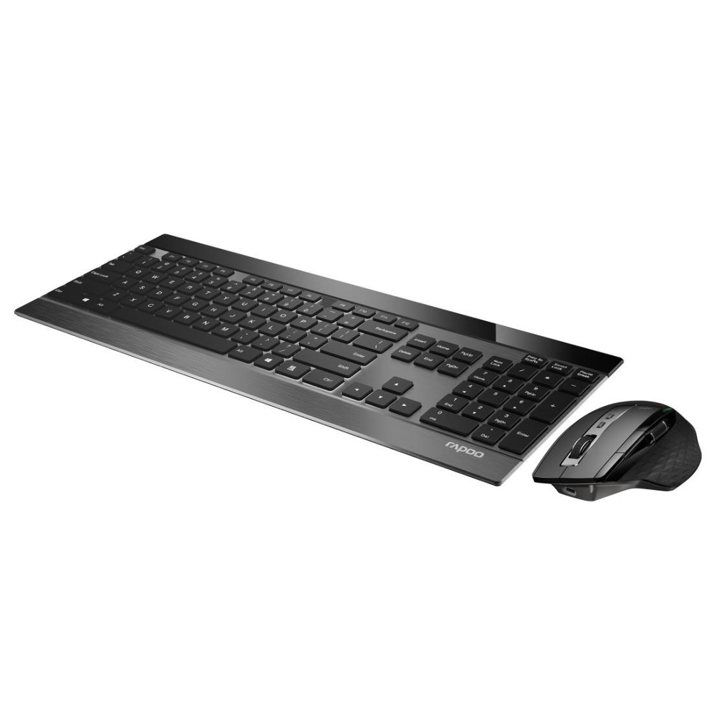 Ein schwarzes kabelloses Tastatur- und Mausset auf weißem Hintergrund.
