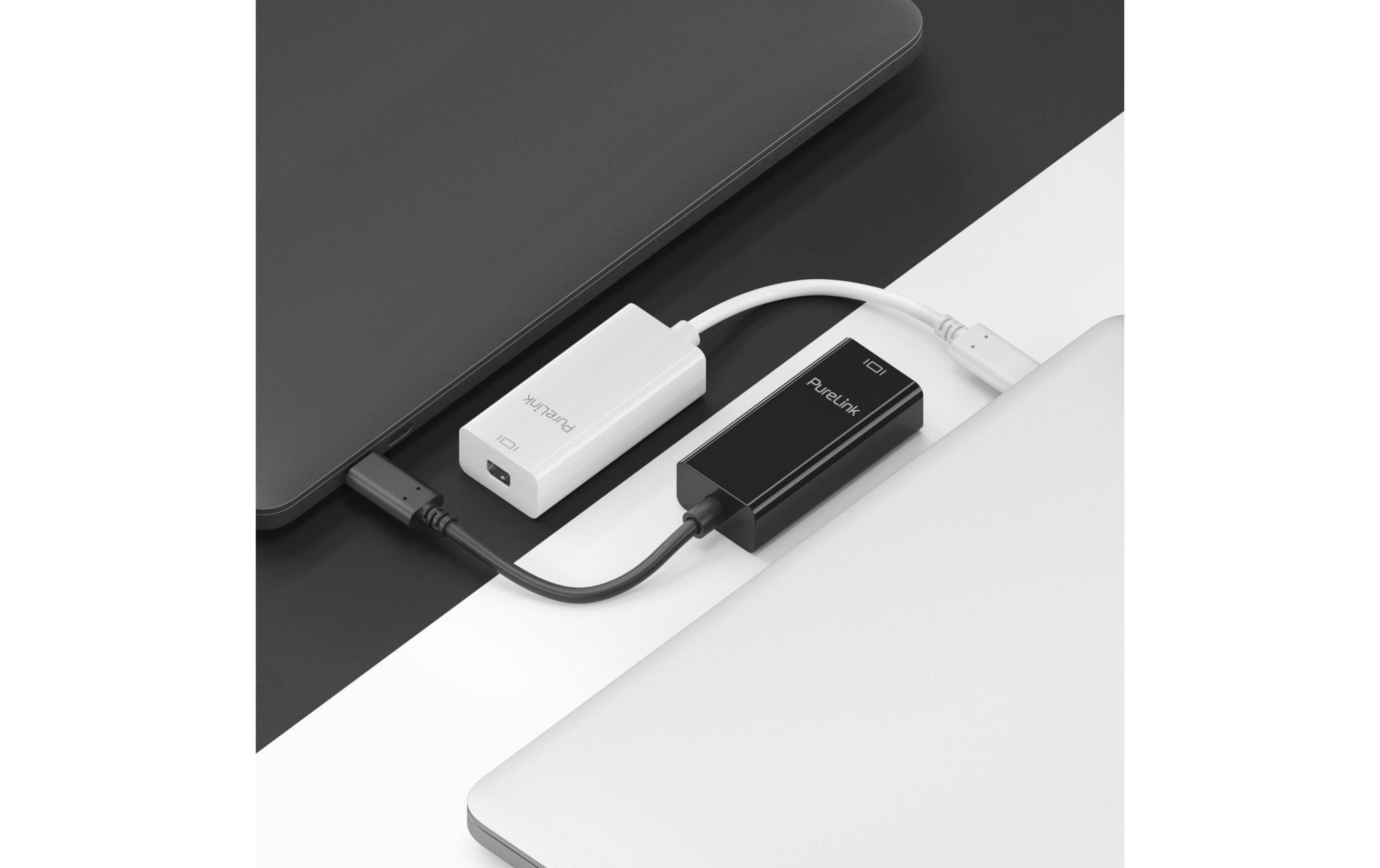 Ein weißer und ein schwarzer Adapter, verbunden mit Laptops.