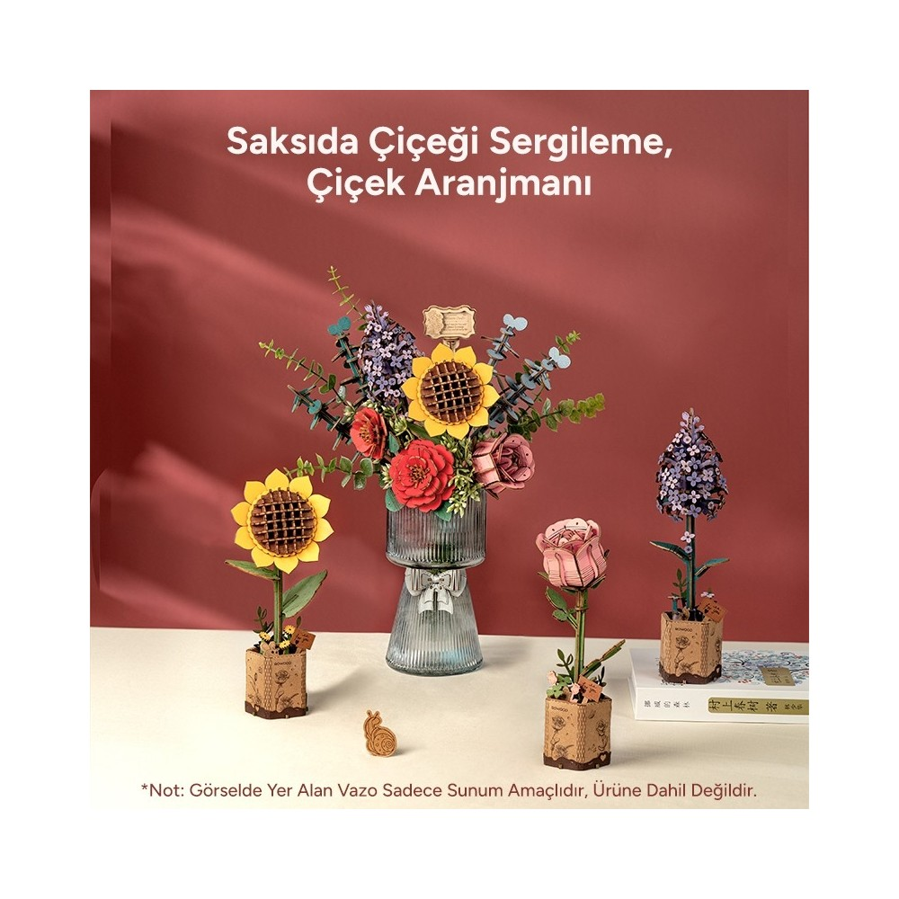 Ahşap çiçek aranjmanı, vazoda ayçiçekleri, güller ve lavanta içerir.