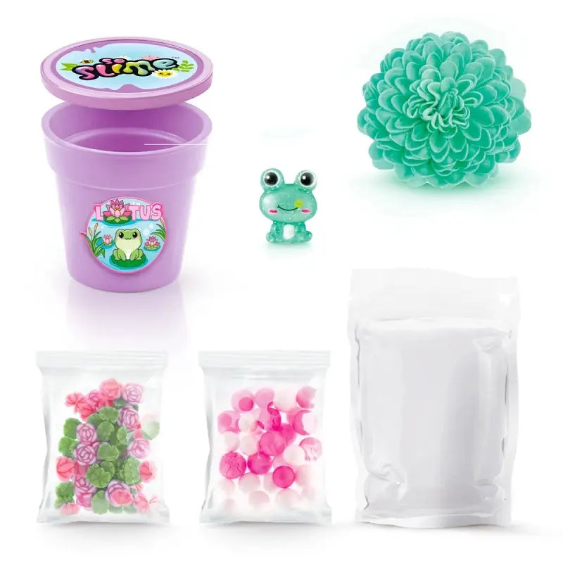 Vaso morado, figura de rana, bola verde, bolsa de cuentas rosas y verdes, bolsa de cuentas rosas, bolsa blanca.