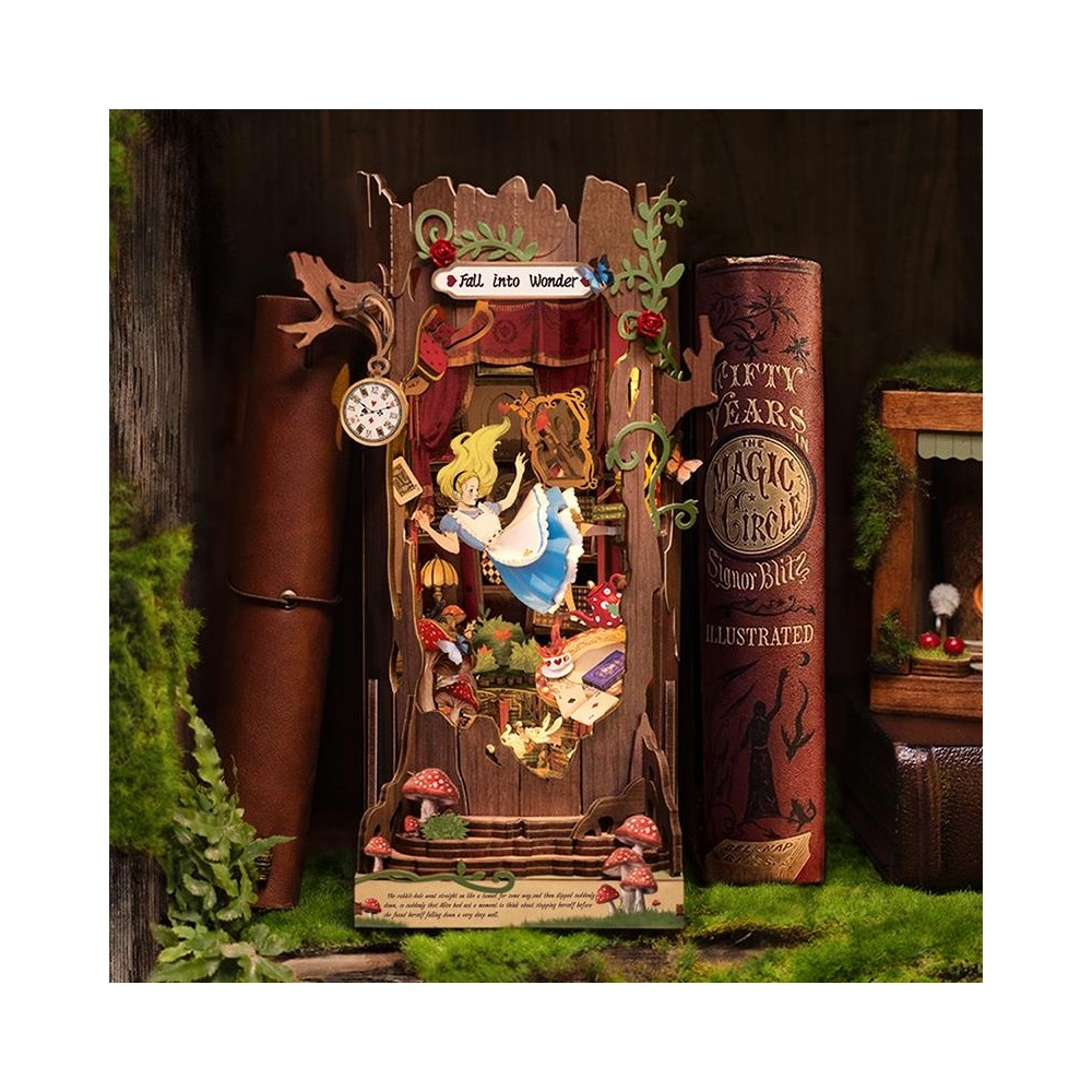 Alice Harikalar Diyarında pop-up kitap. Alice mantarlarla bir tavşan deliğine düşüyor.