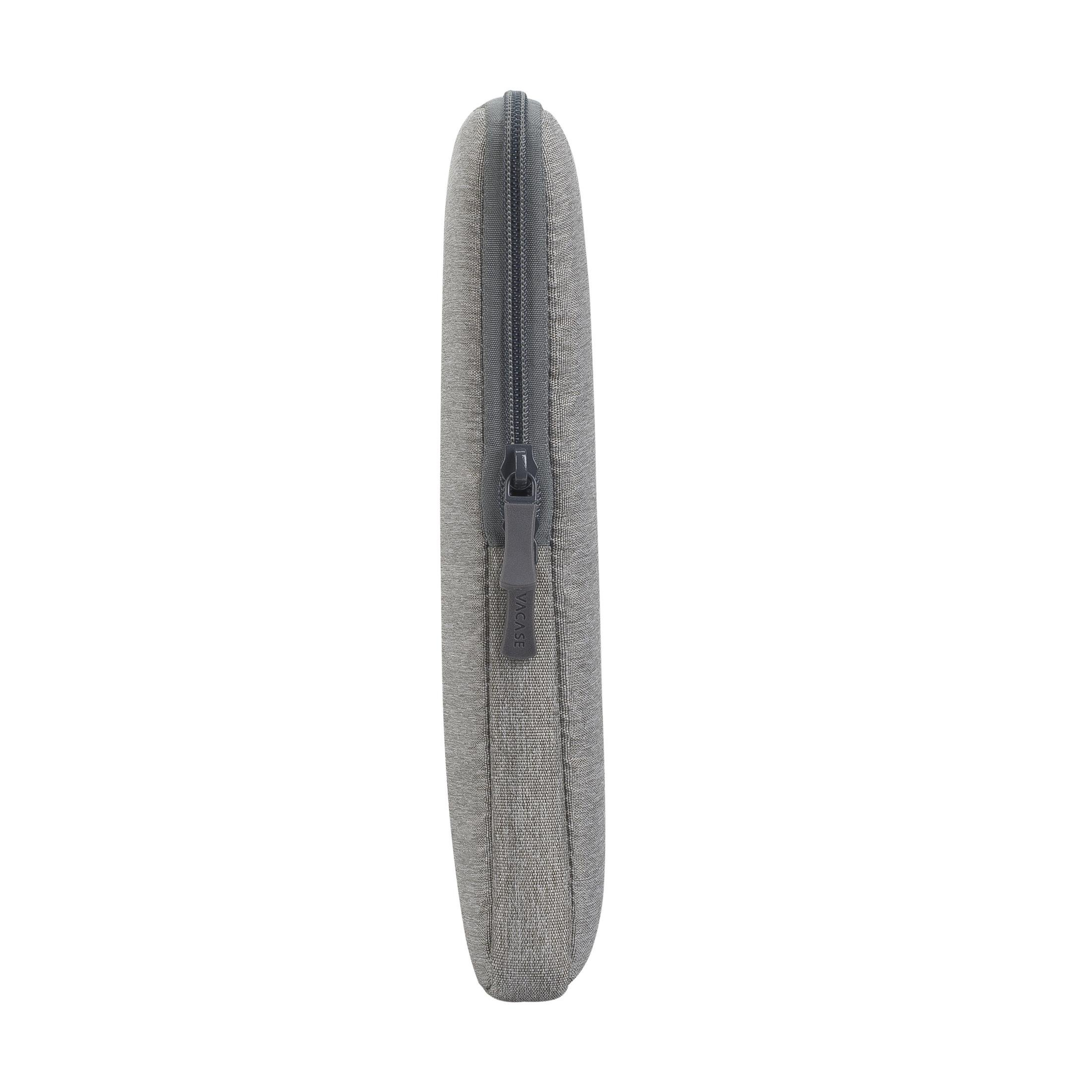 Funda gris para portátil con cremallera y logo de marca.