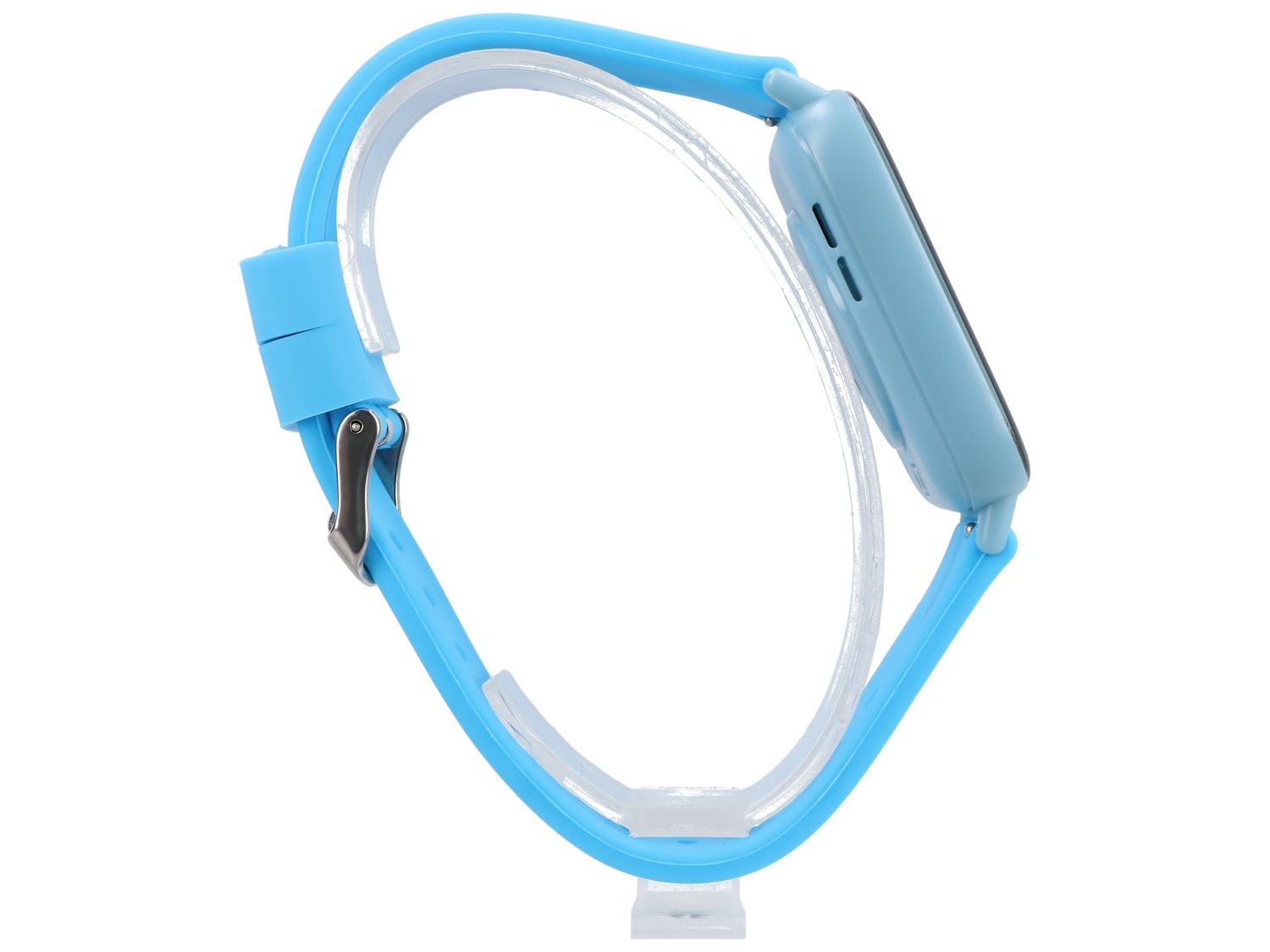 Jasnoniebieska opaska smartwatch ze srebrną klamrą na stojaku ekspozycyjnym.