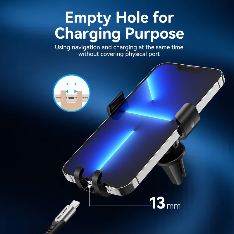 Ein Smartphone in einer Halterung mit einem Kabel, das eine Ladeöffnung anzeigt.