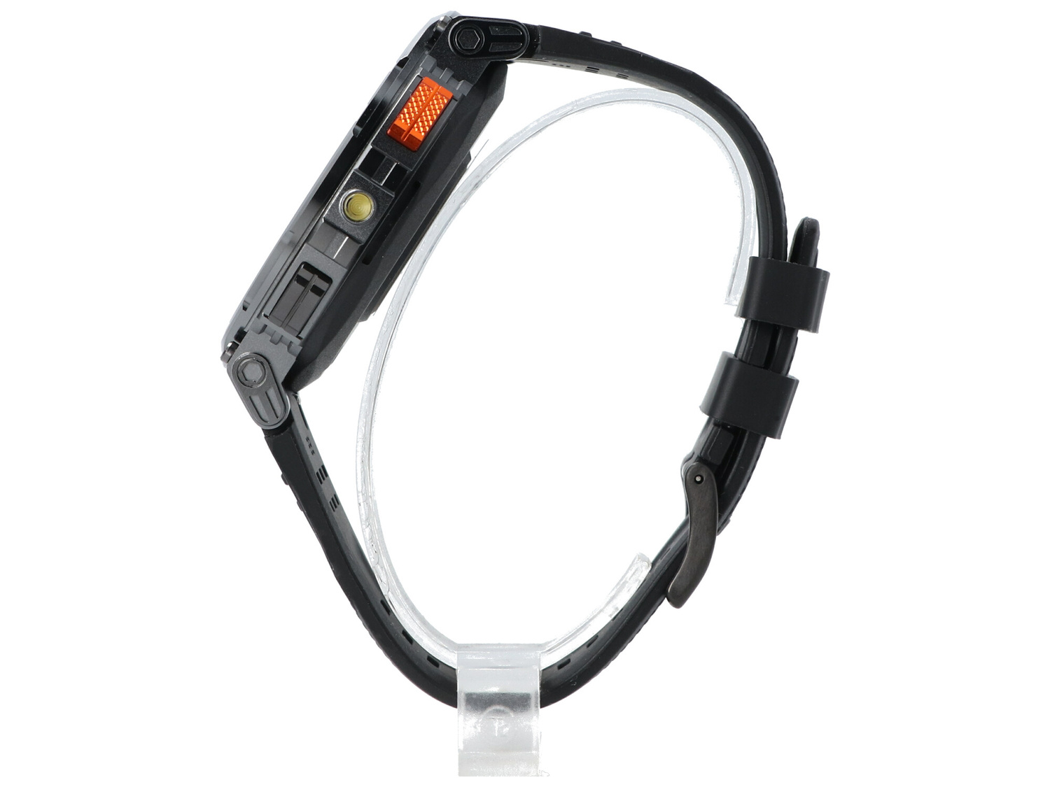Czarny smartwatch z pomarańczowym przyciskiem, na przezroczystym stojaku.