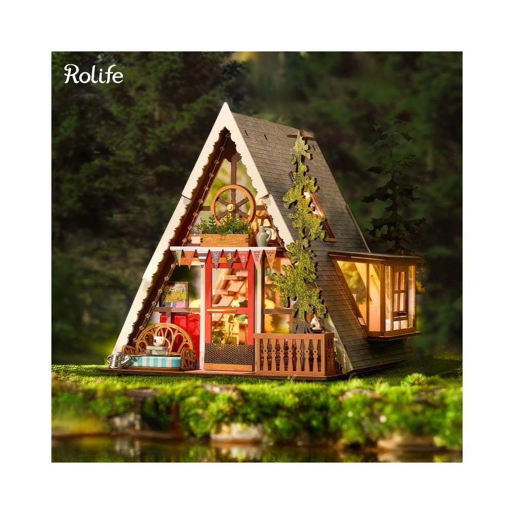 Una casa A-frame en miniatura en un bosque, interior detallado e iluminación.