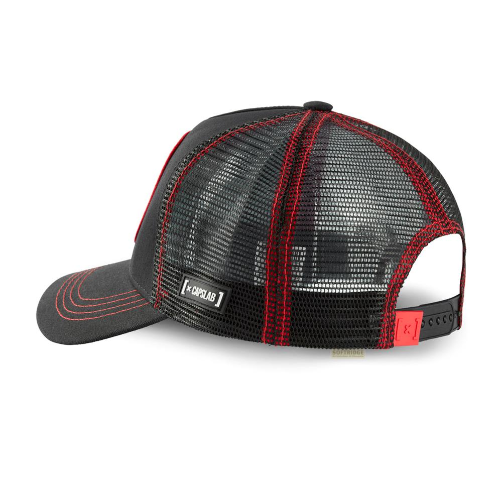 Schwarze Kappe mit rotem Netz und Details, CAPSLAB-Logo.