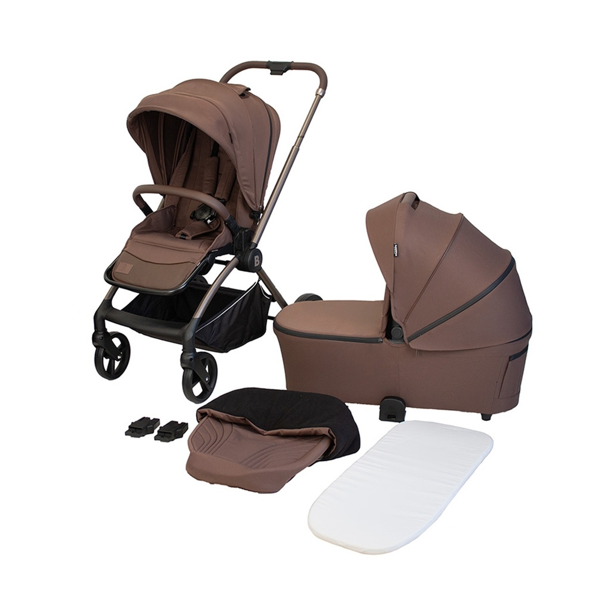 Ein brauner Kinderwagen mit Babywanne, Fußsack und Matratze.