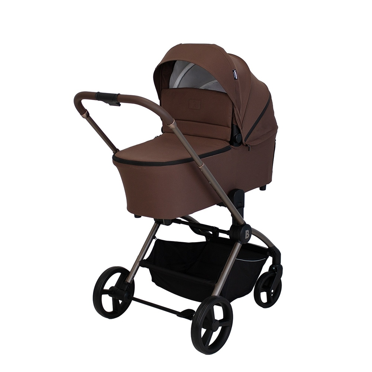 Ein brauner Kinderwagen mit Verdeck, Griff und Aufbewahrungskorb.
