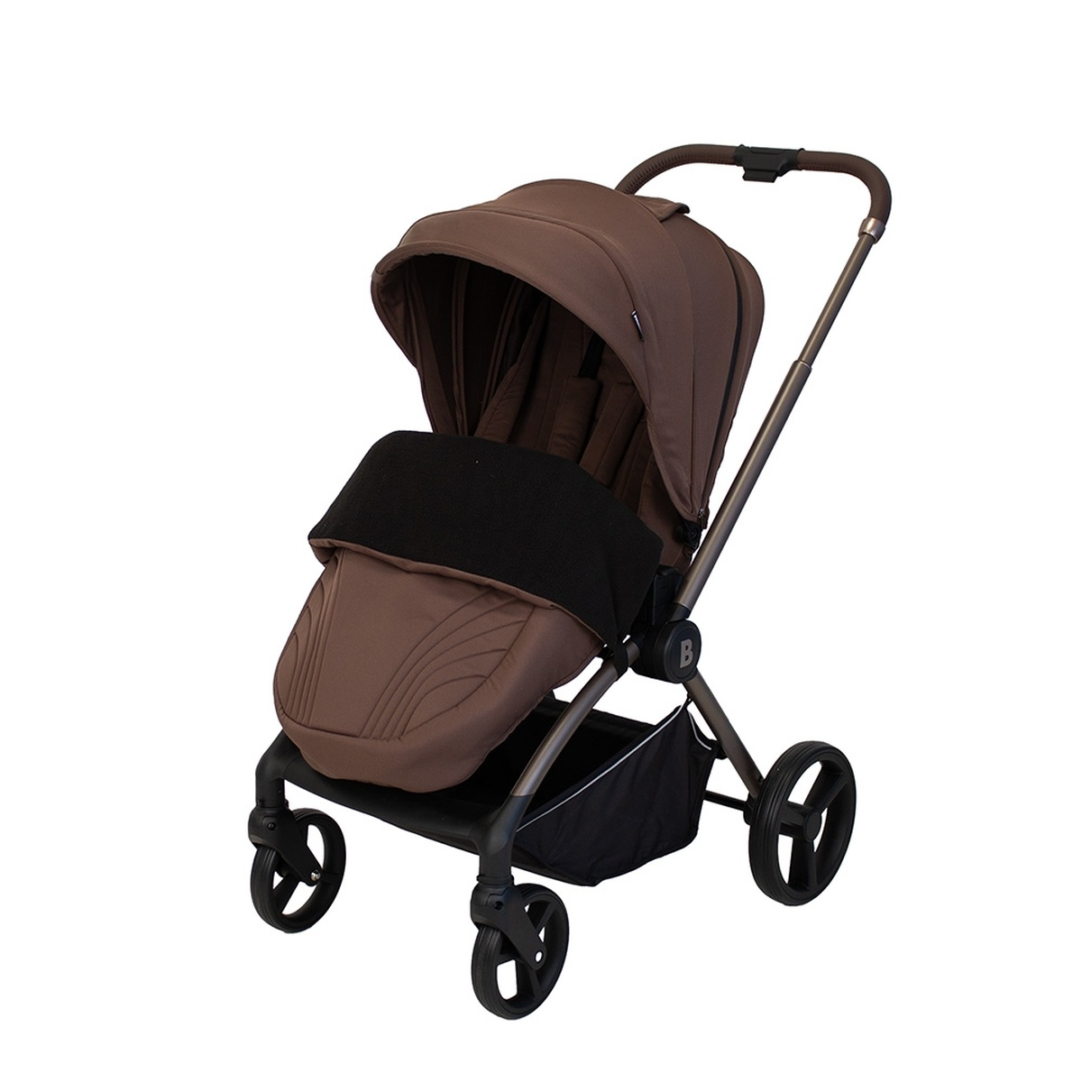 Ein brauner Kinderwagen mit schwarzem Einsatz und Aufbewahrungskorb.