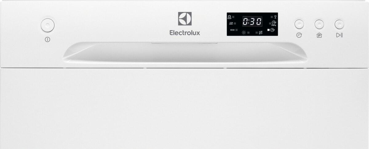 Weiße Electrolux Spülmaschine mit Bedienfeld und digitaler Anzeige.