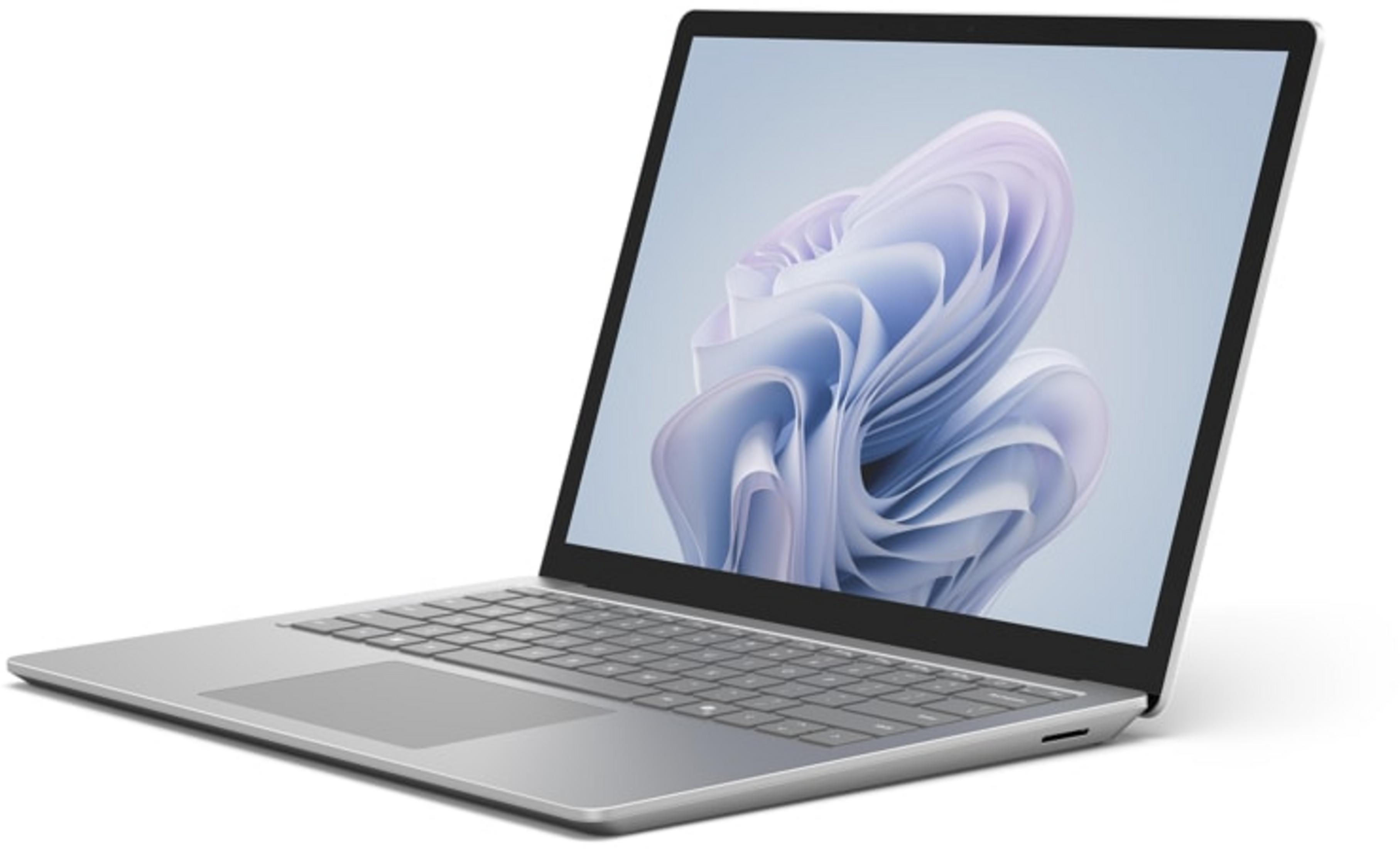 Ein silberner Laptop mit geöffnetem Bildschirm, der ein abstraktes Design zeigt.