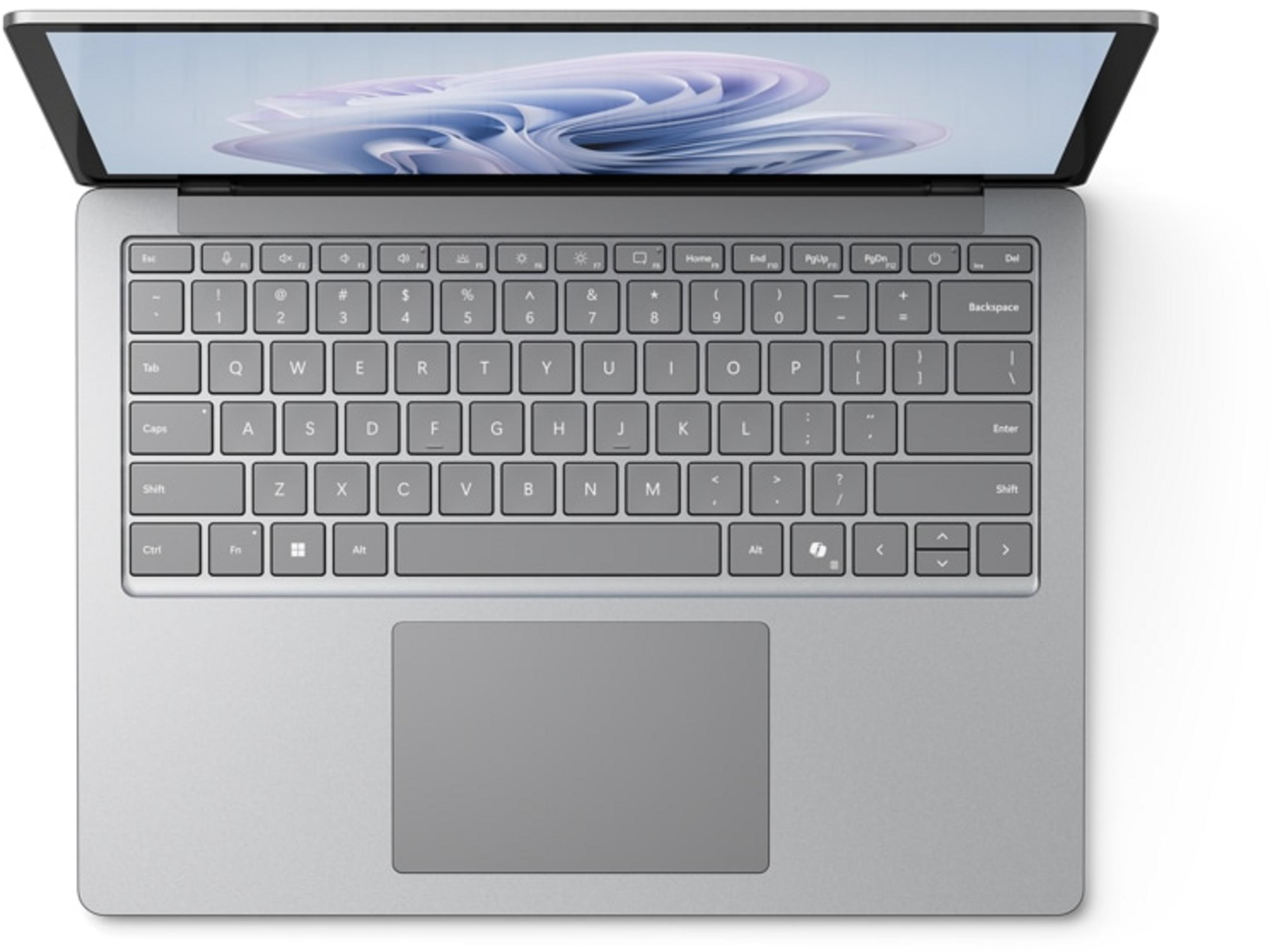 Silberner Laptop mit geöffnetem Bildschirm, Tastatur und Touchpad.