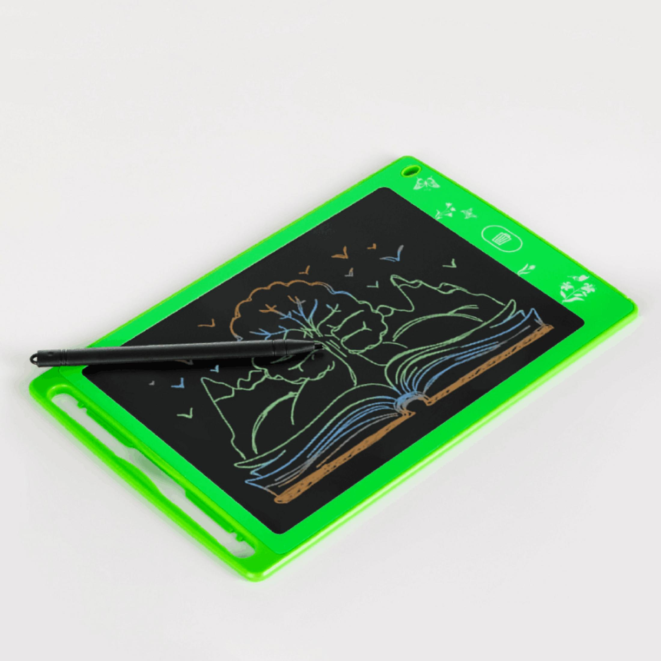 Tableta de escritura LCD verde con lápiz, que muestra un paisaje dibujado con árbol y libro.