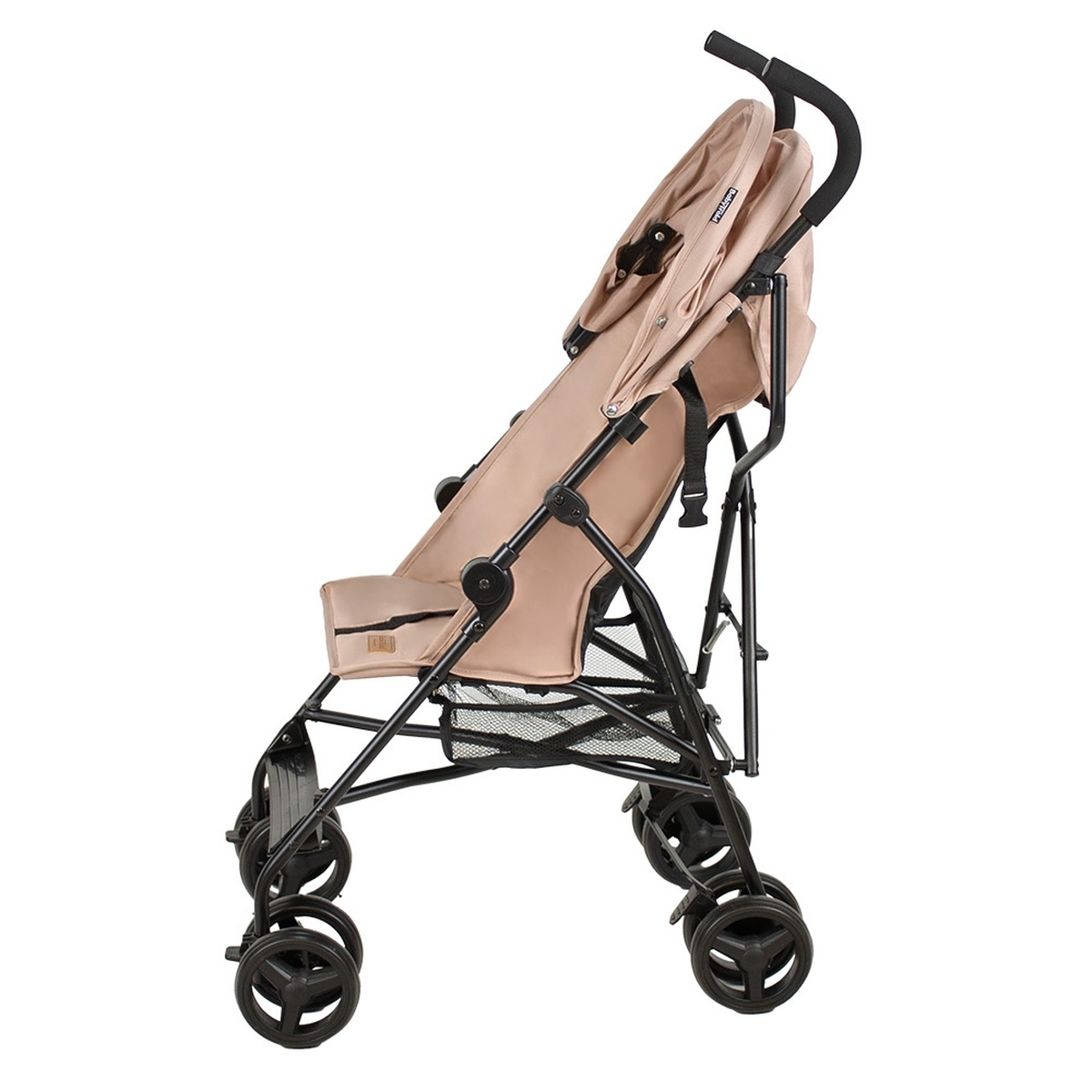 Ein beiger Kinderwagen mit schwarzem Rahmen auf weißem Hintergrund.