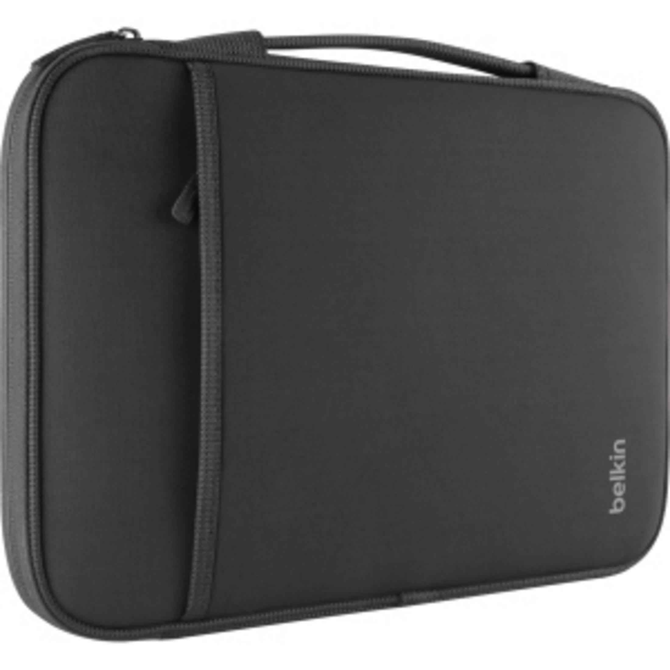 Custodia nera per laptop con cerniera e manico. Logo Belkin in basso a destra.