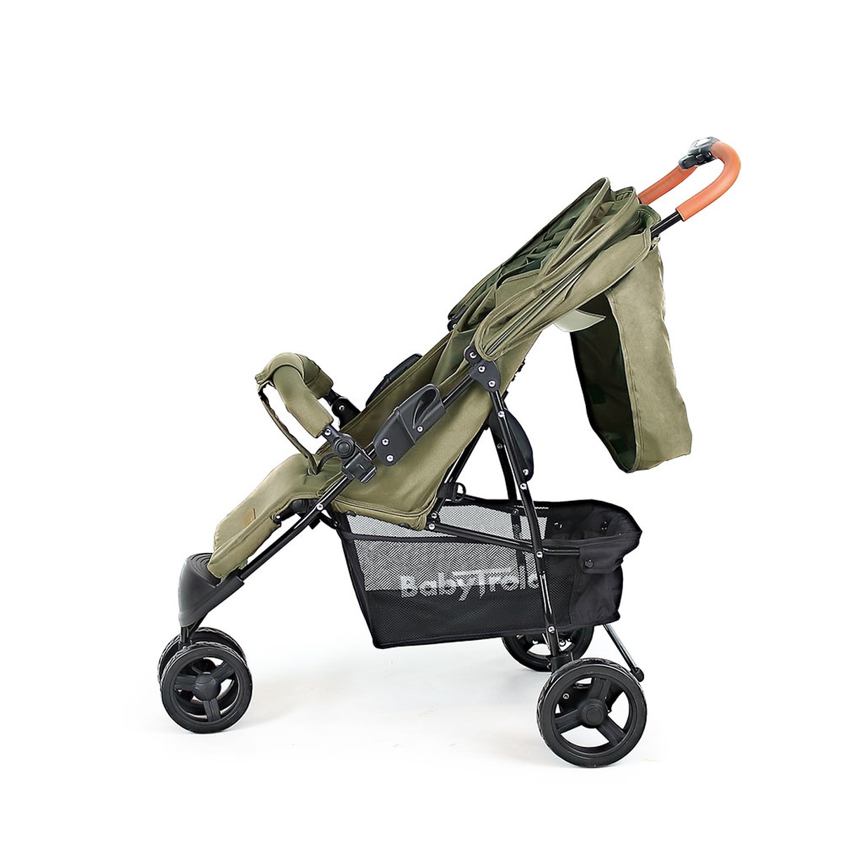Ein olivgrüner Kinderwagen mit schwarzen Rädern und einem Aufbewahrungskorb ist abgebildet.
