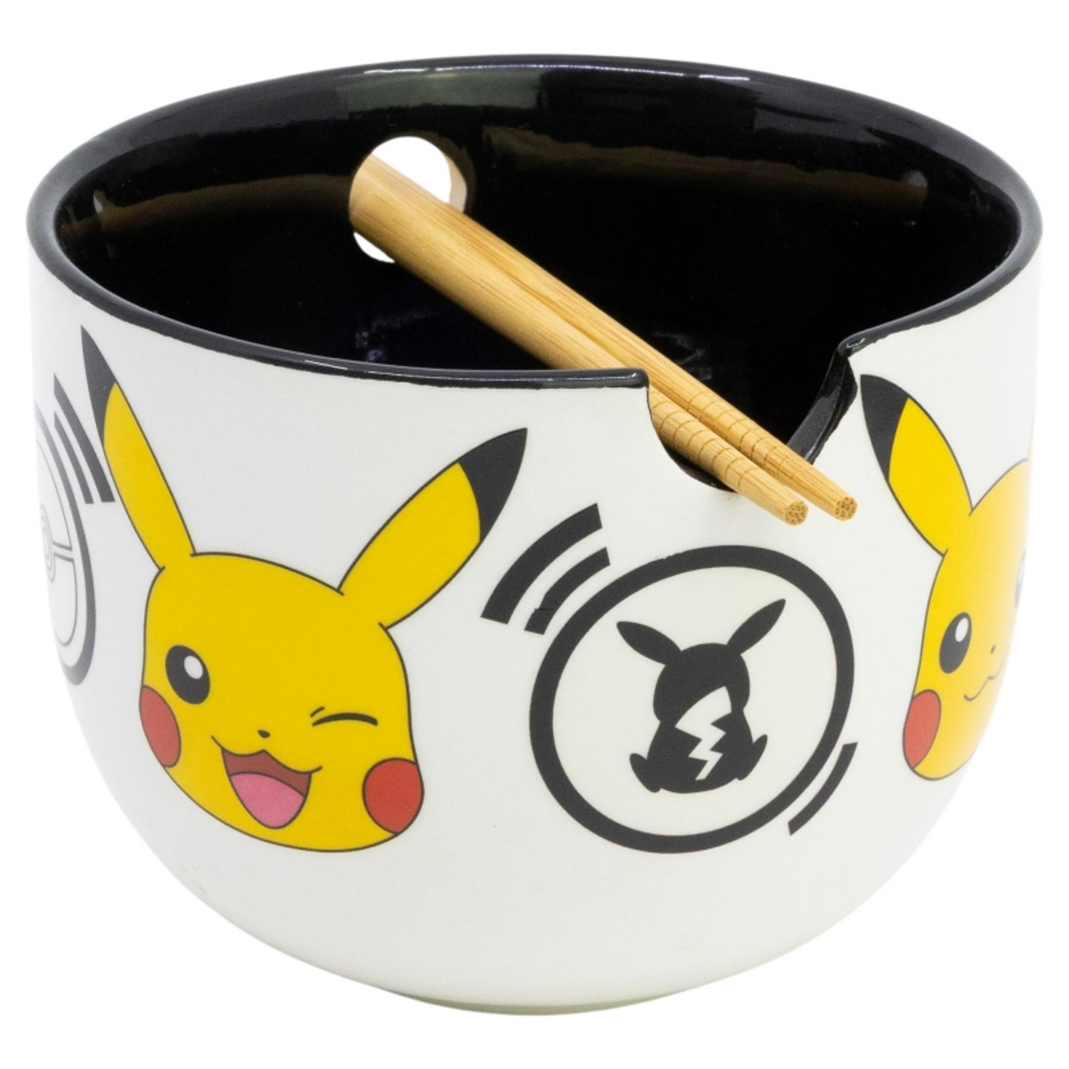 Bol blanco con diseño de Pikachu y palillos. Borde negro.