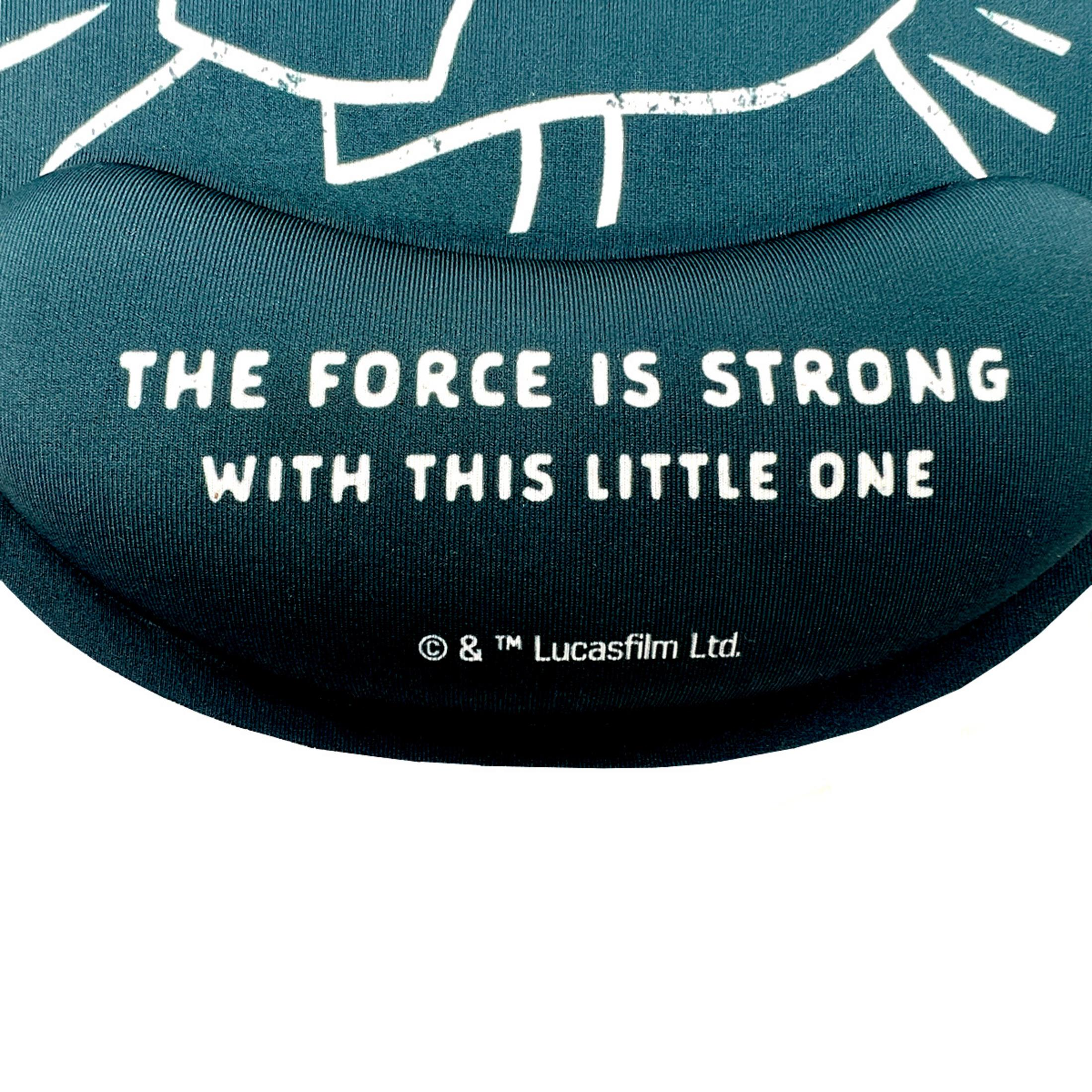 Tessuto blu petrolio con testo bianco: "The Force is strong with this little one".