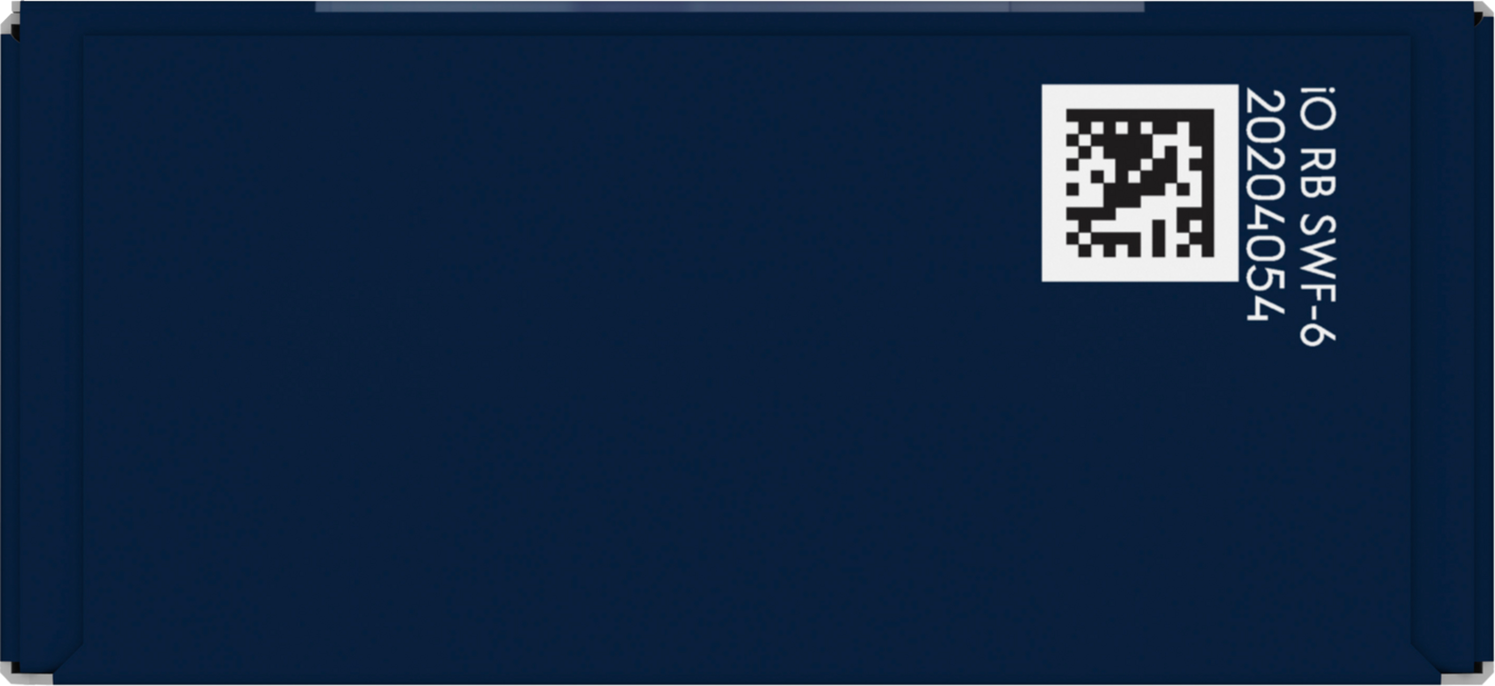 Superficie blu scuro con codice QR e testo: IO RB SWF-6 20204054.
