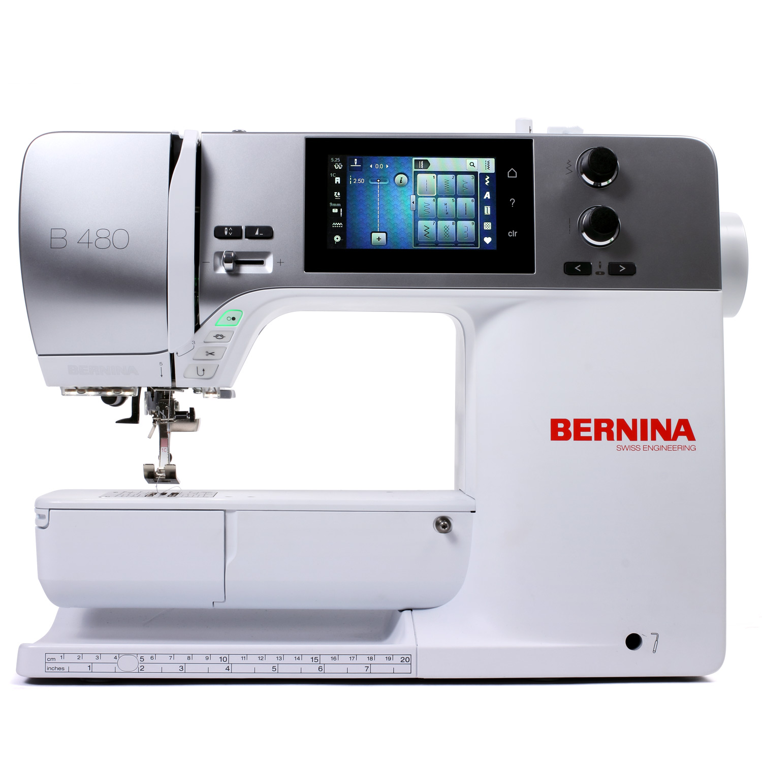 Weiße Nähmaschine mit silbernen Akzenten, Touchscreen und Knöpfen.