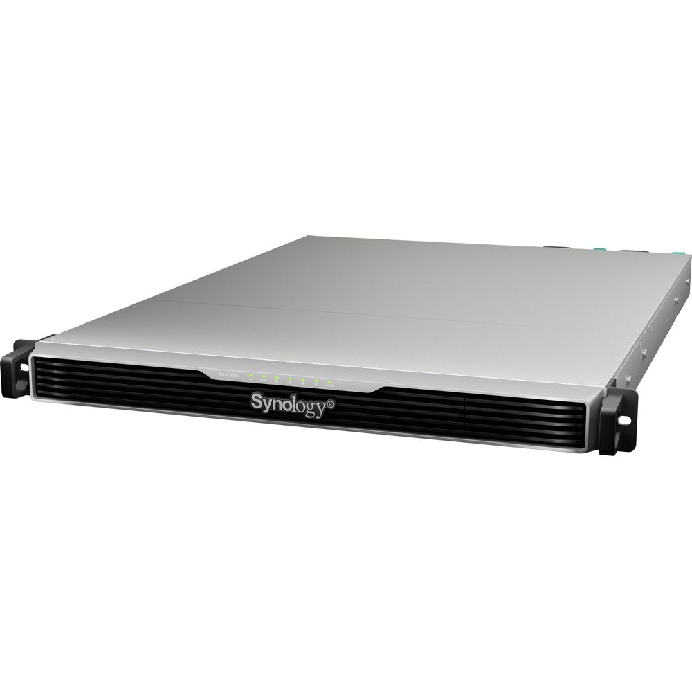 Ein silberner Synology NAS-Server mit schwarzer Frontplatte und Rack-Ohren.