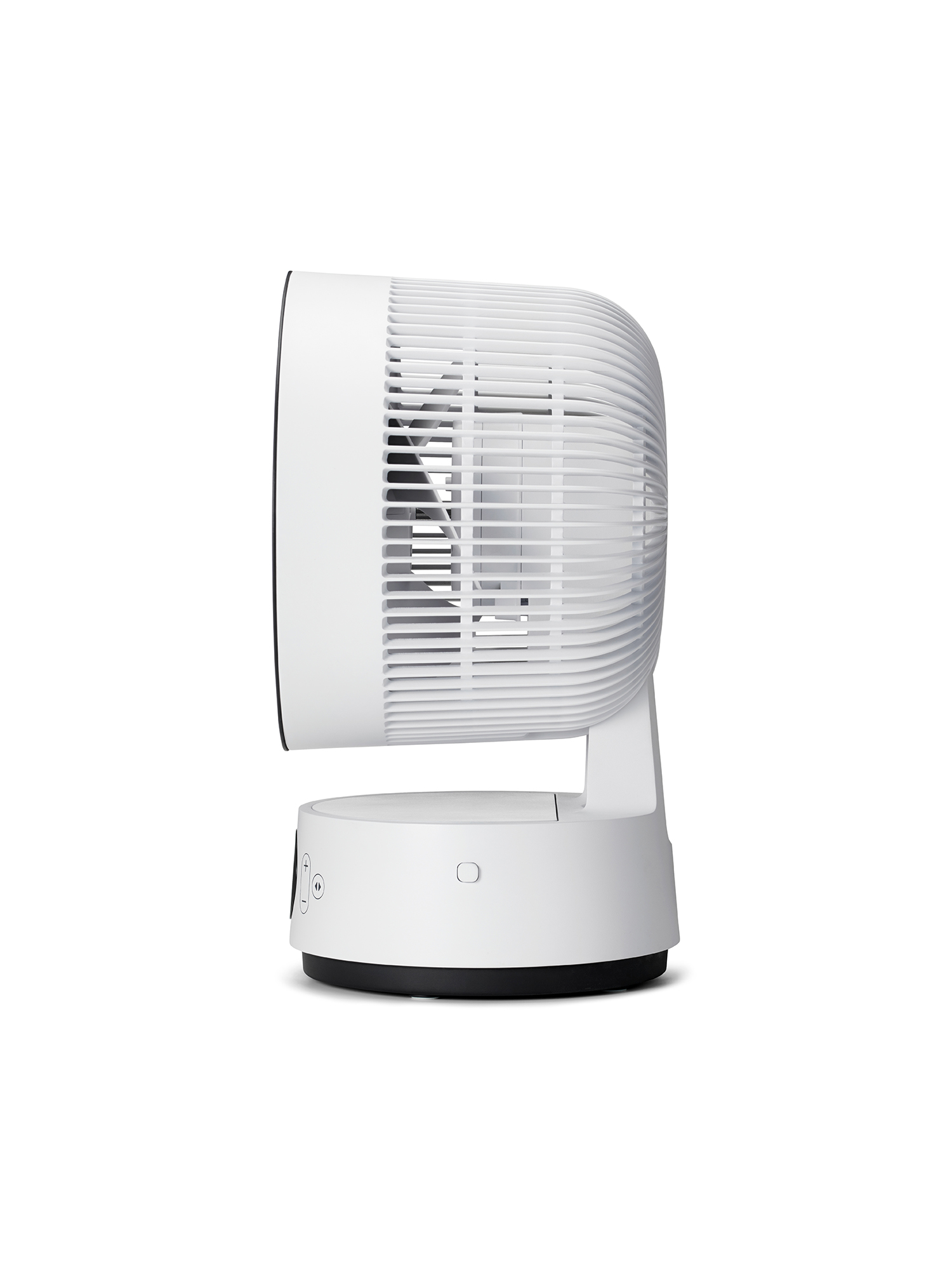 Ein weißer Ventilator mit geripptem Gehäuse auf einem runden Sockel.