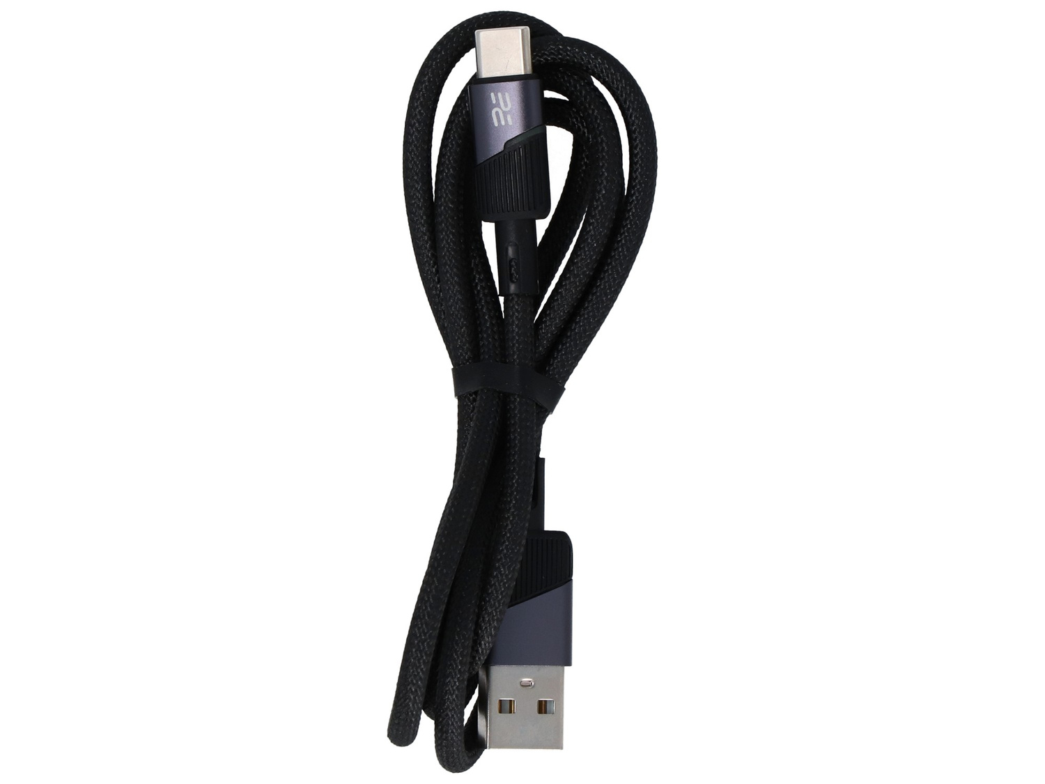 Czarny, pleciony kabel USB-C do USB-A ze srebrnymi złączami i logo marki.