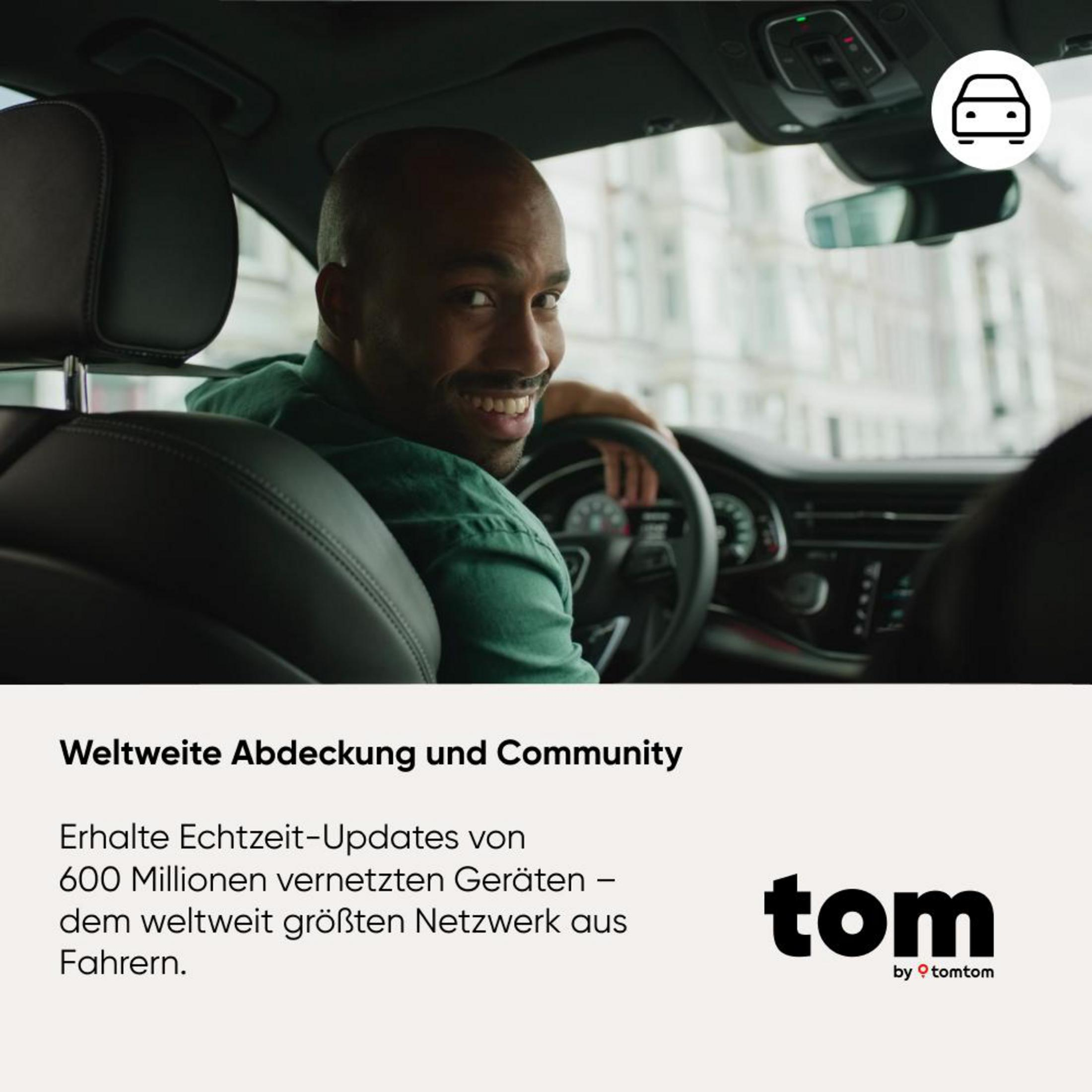 Un hombre conduce un coche, sonriendo a la cámara. El logo de TomTom es visible.