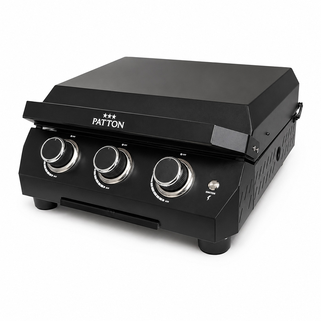 Zwarte Patton grill met drie knoppen en zilveren accenten op witte achtergrond.