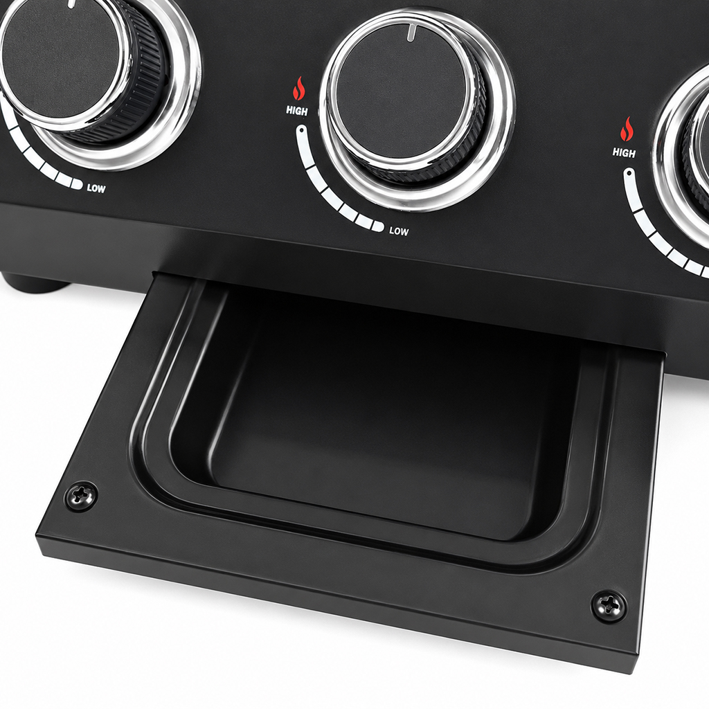 Close-up van een zwarte grill met drie bedieningsknoppen en een uittrekbare lade.