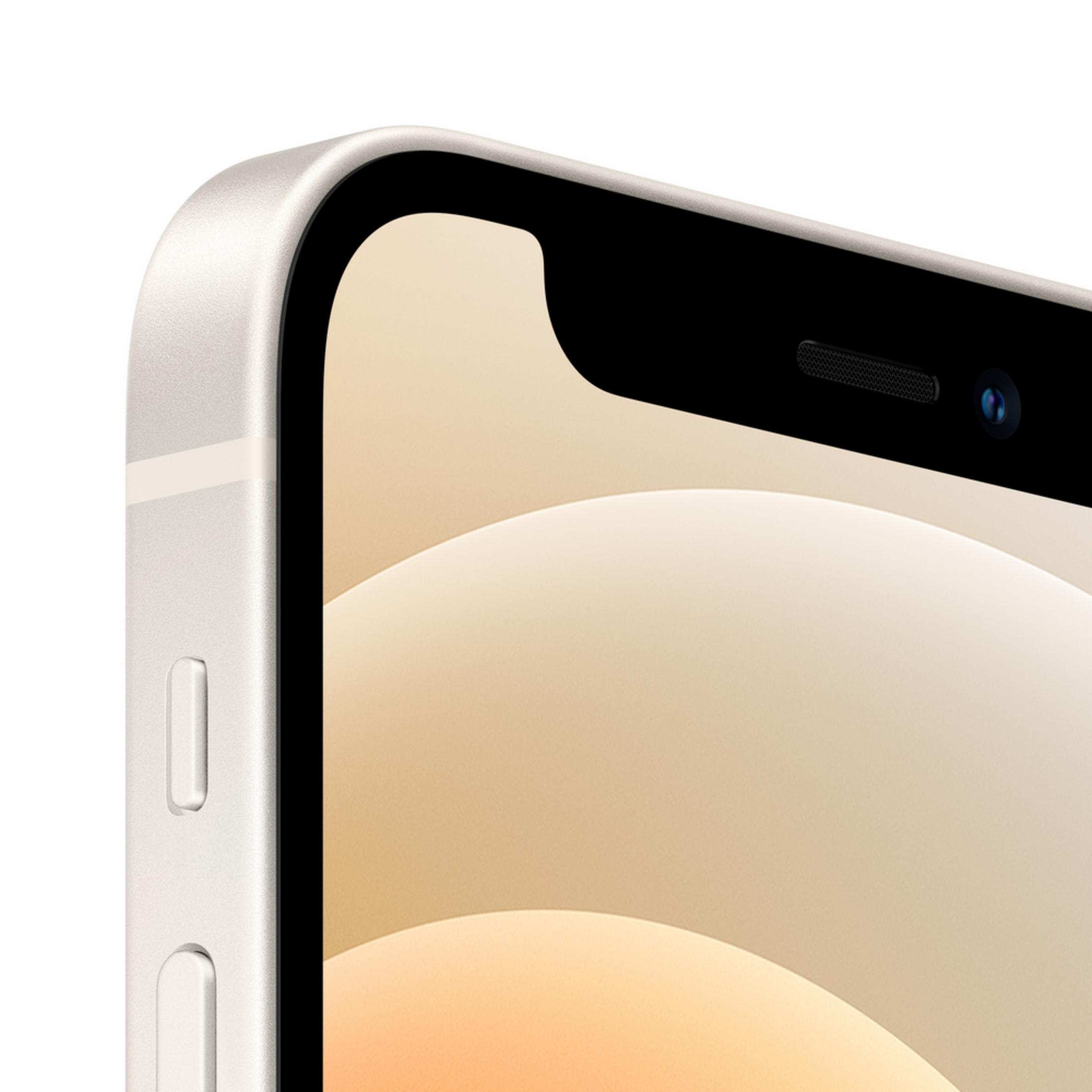 Primo piano di uno smartphone argentato che mostra il notch e la fotocamera.
