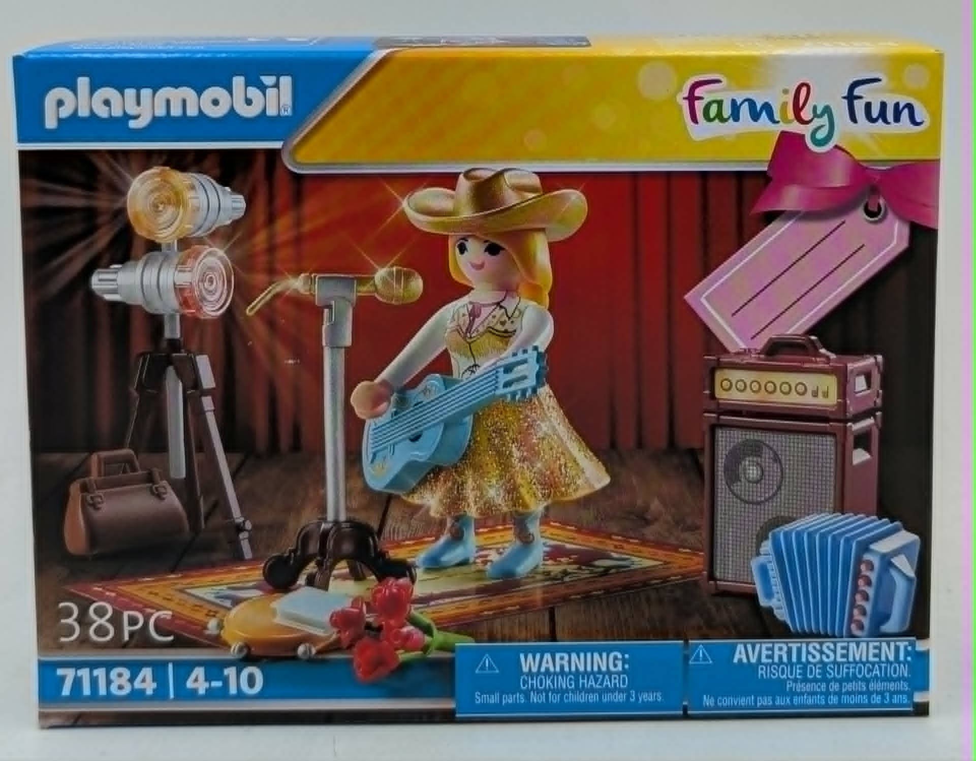 Zestaw Playmobil z figurką kowbojki, gitarą, mikrofonem, wzmacniaczami i akordeonem.