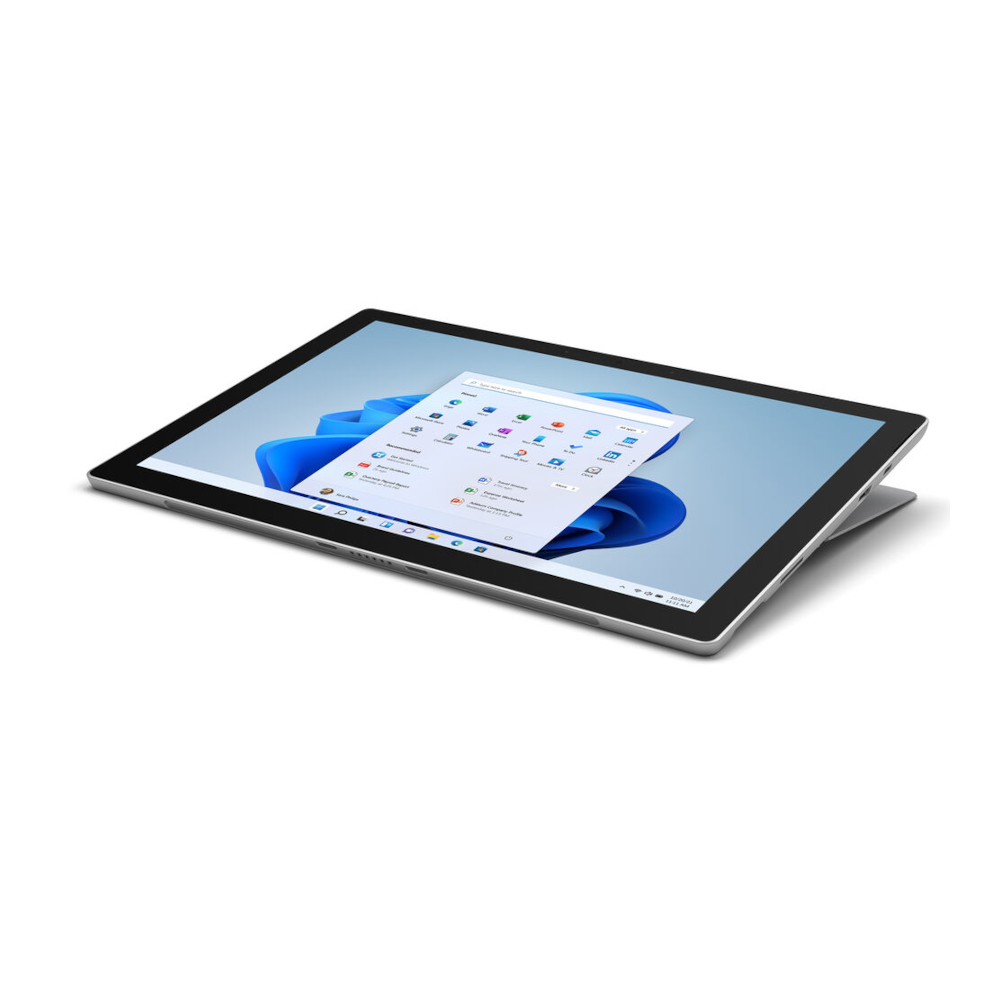 Srebrny laptop wyświetlający menu Start systemu Windows 11.