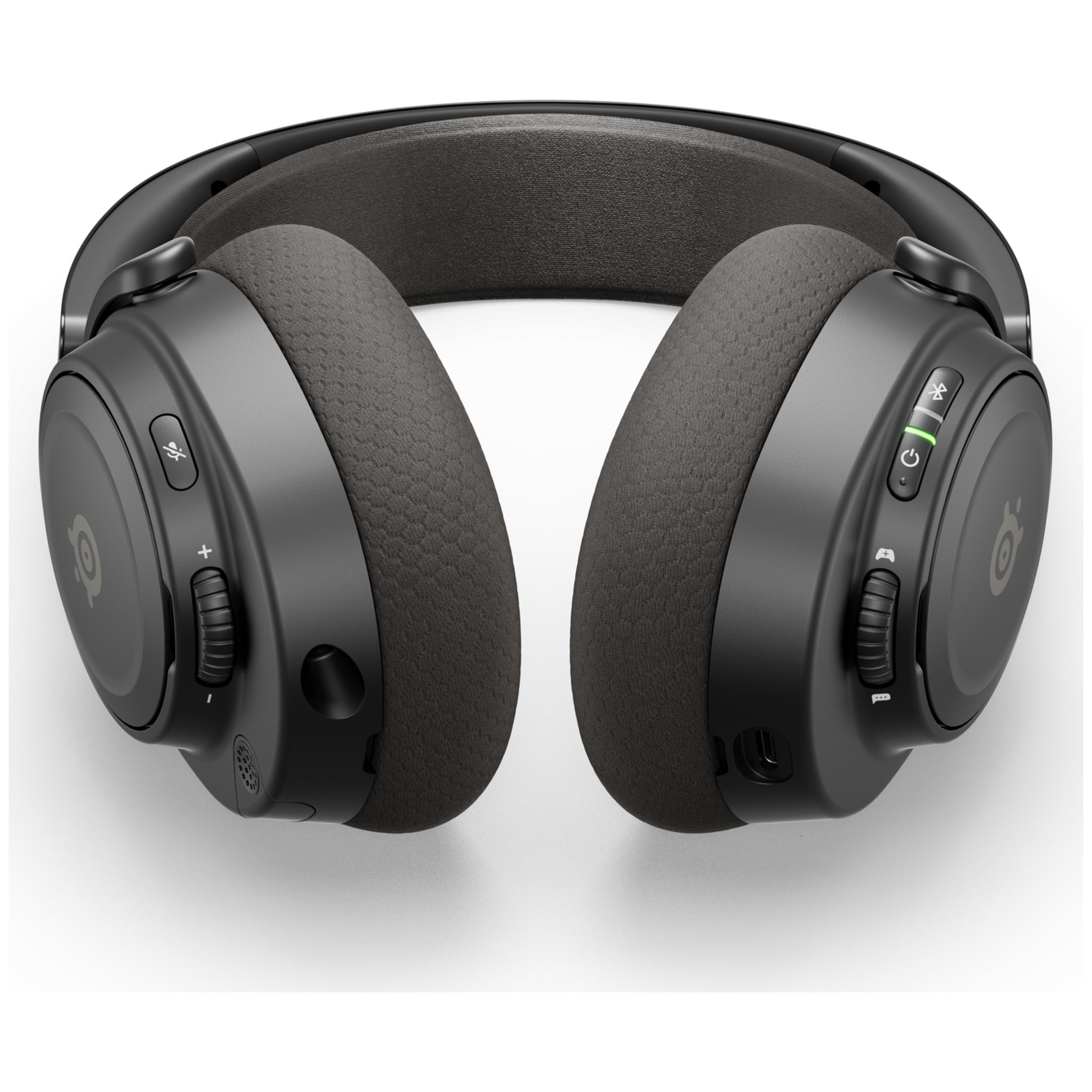 Auriculares negros circumaurales con almohadillas y diadema acolchadas.