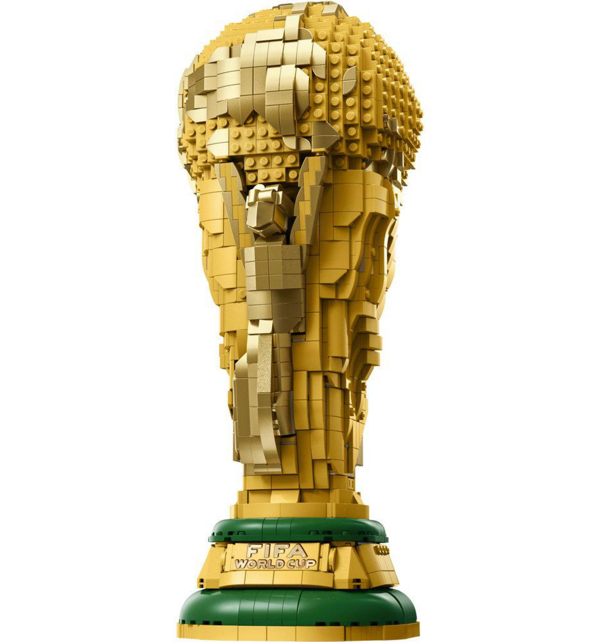 Trofeo dorado de la Copa Mundial de la FIFA hecho de bloques de Lego.