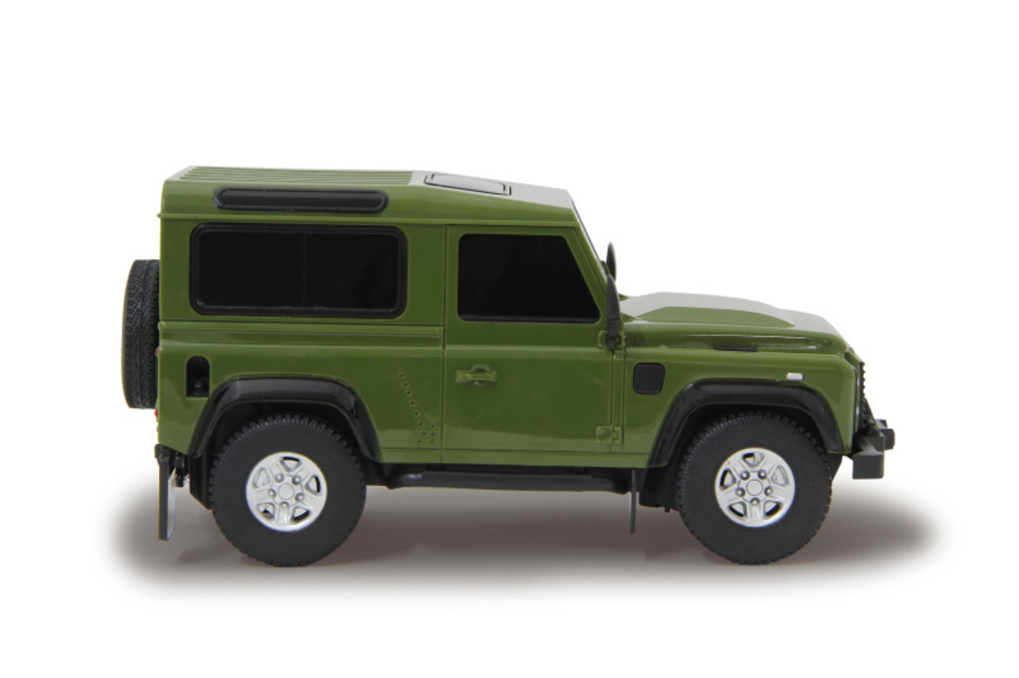 Grüner Geländewagen mit Ersatzrad hinten, auf weißem Hintergrund.