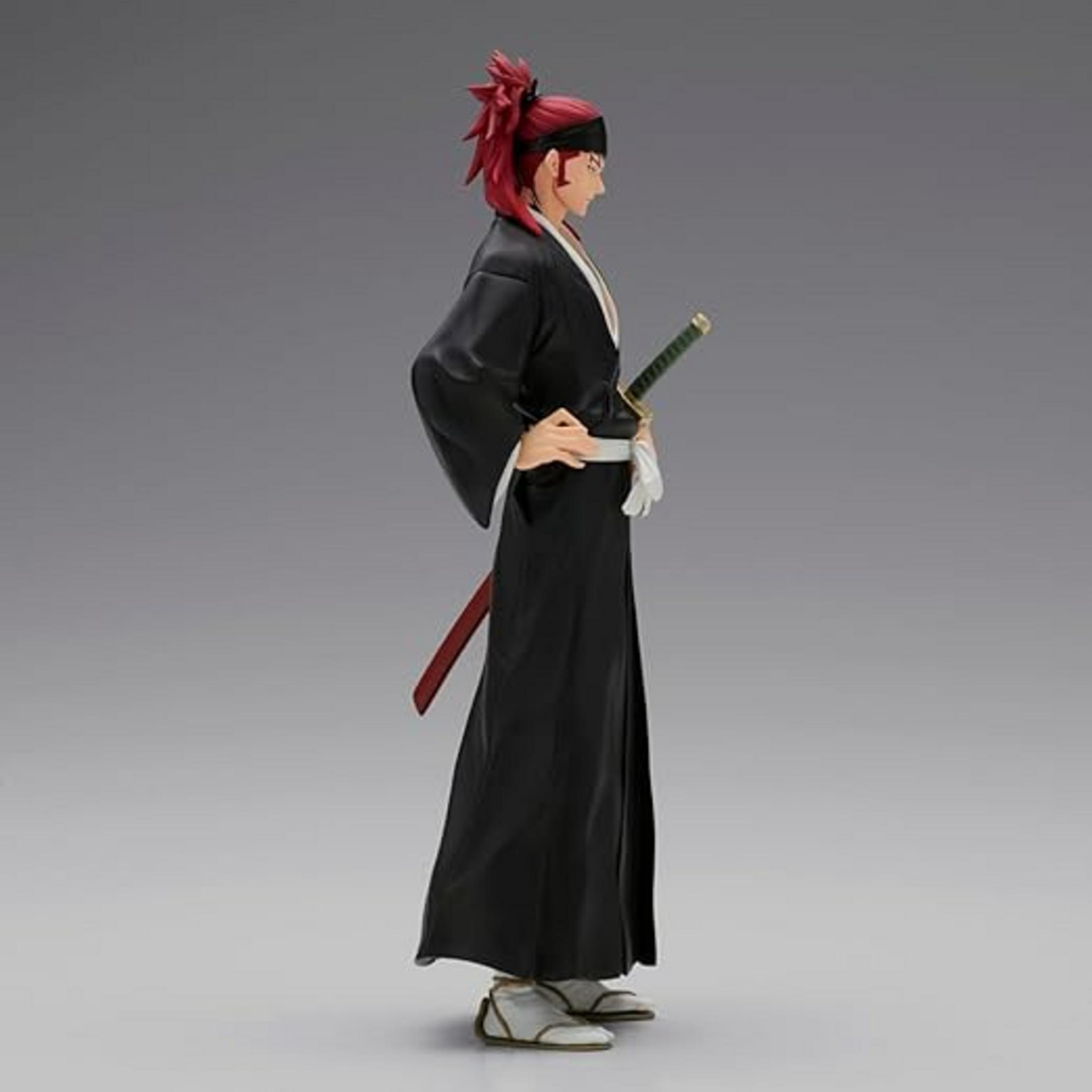 Anime-Figur mit rotem Haar, schwarzem Kimono und Schwert.